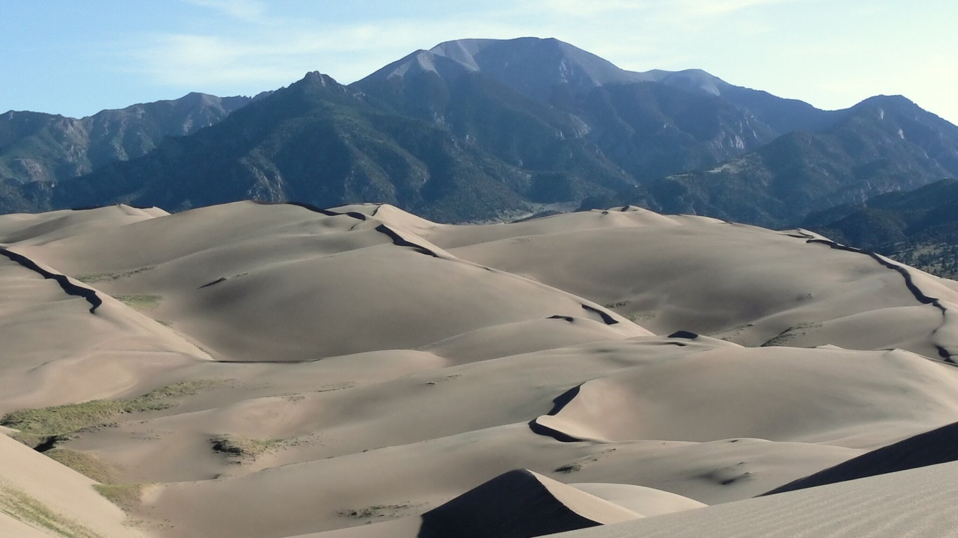 Great Sand Dunes National Park in Colorado, USA. In the background: Sangre de Cristo Mountains.