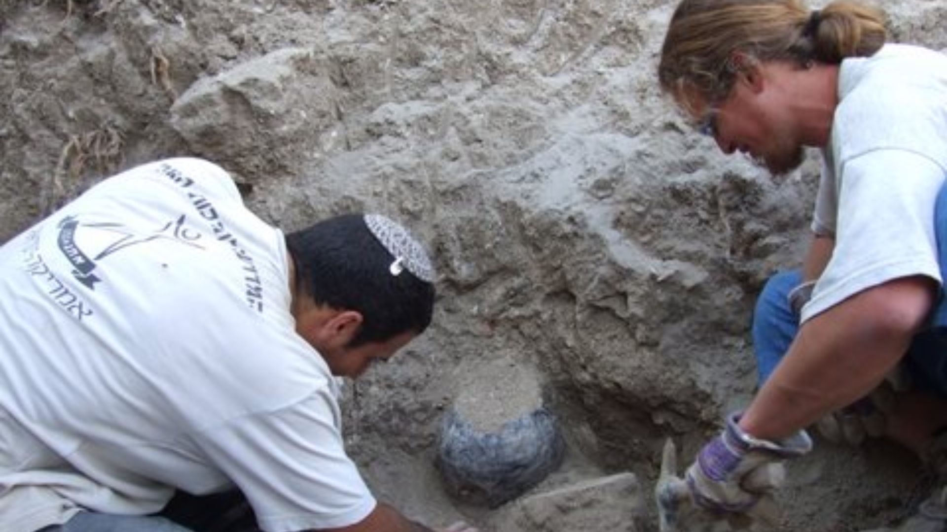 Pottery in Situ, Archaeology sites excavation