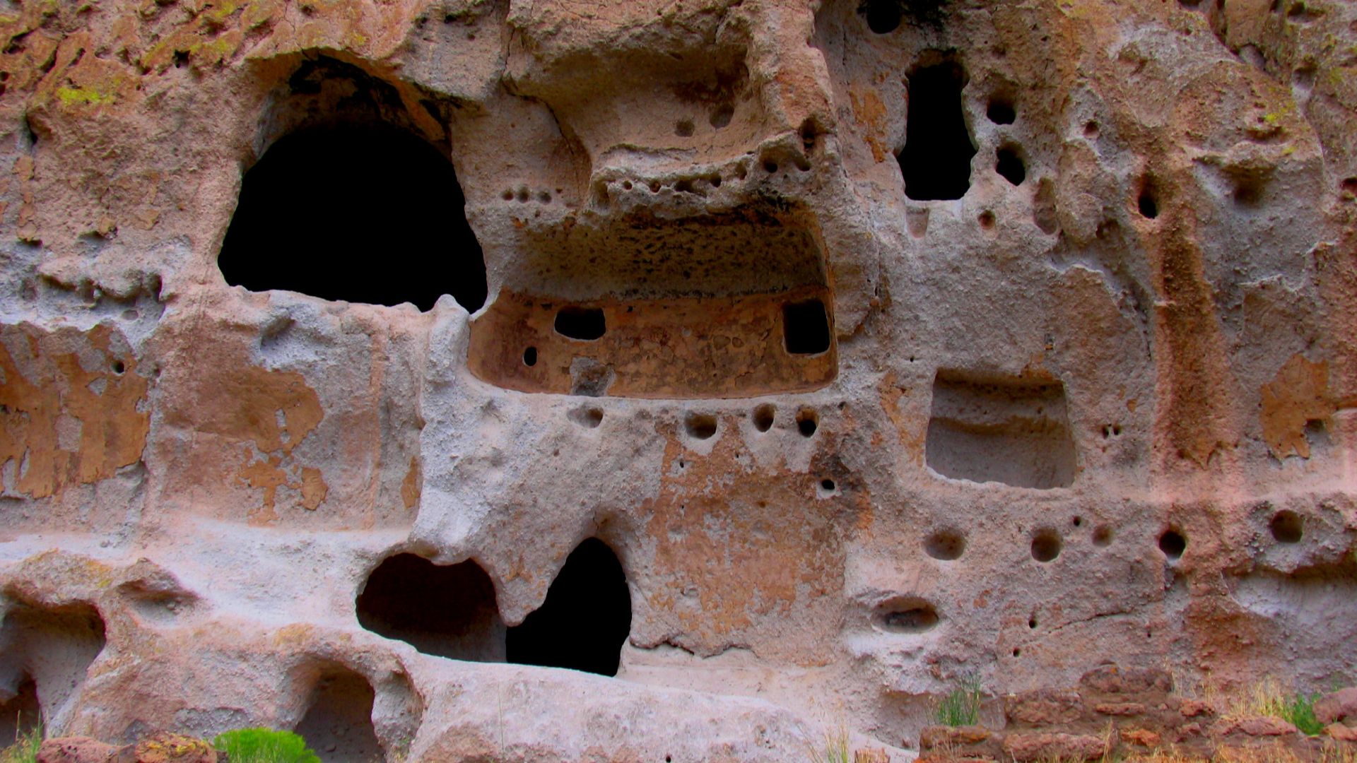 , Bandelier, New Mexico, USAcliff dwellings