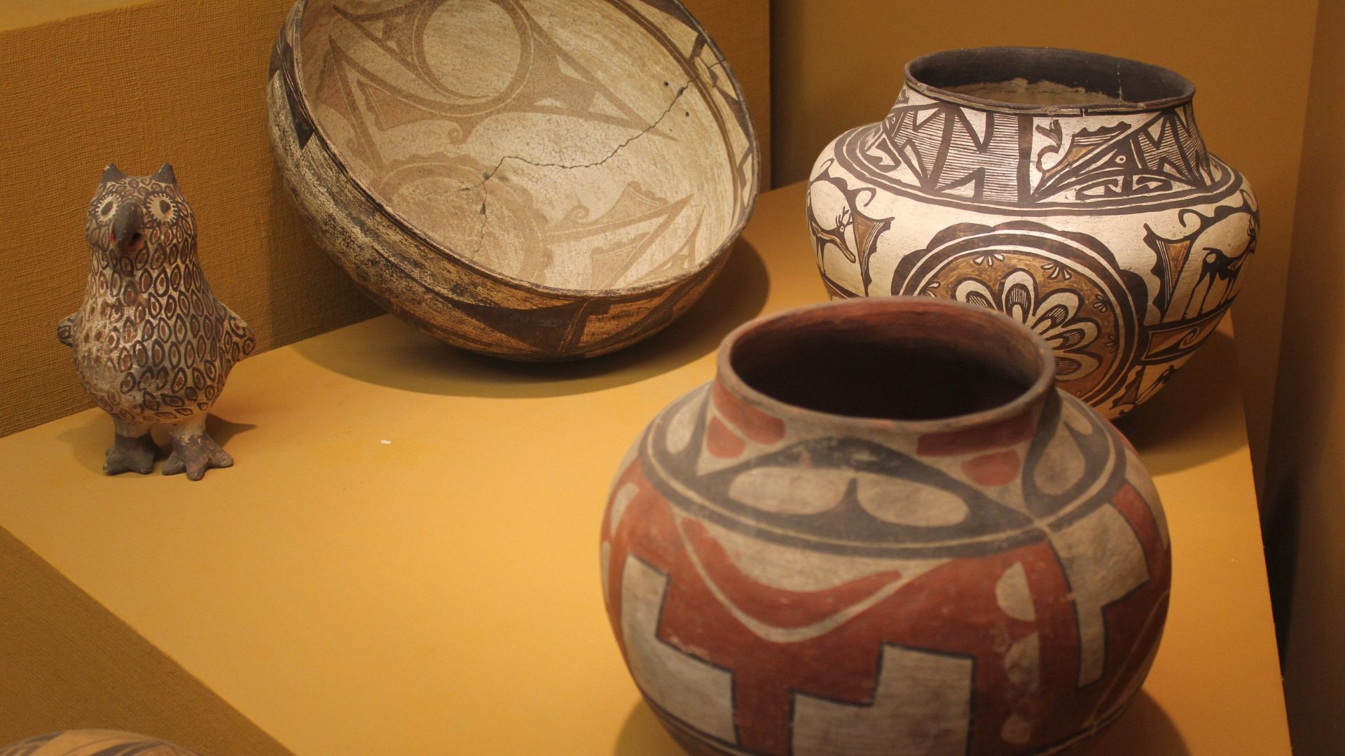 Historical Relics and Artwork
Pottery Artifacts of Southwest Pueblo Culture