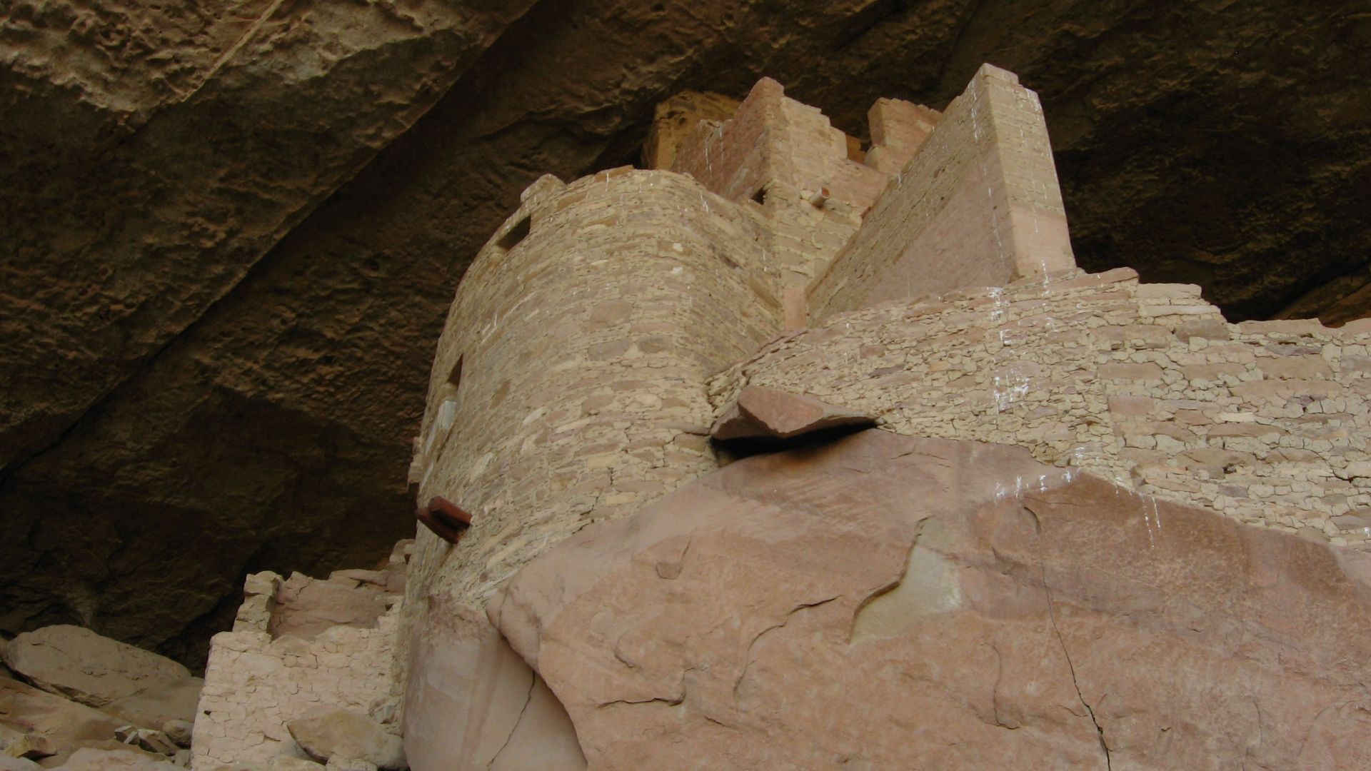 View of Cliff Palace walking between the first and second stops on the tour. Cliff Palace is the largest cliff dwelling in North America. The Ancient Pueblo structure is located in Mesa Verde National Park, in the southwest corner of the U.S. state of Col