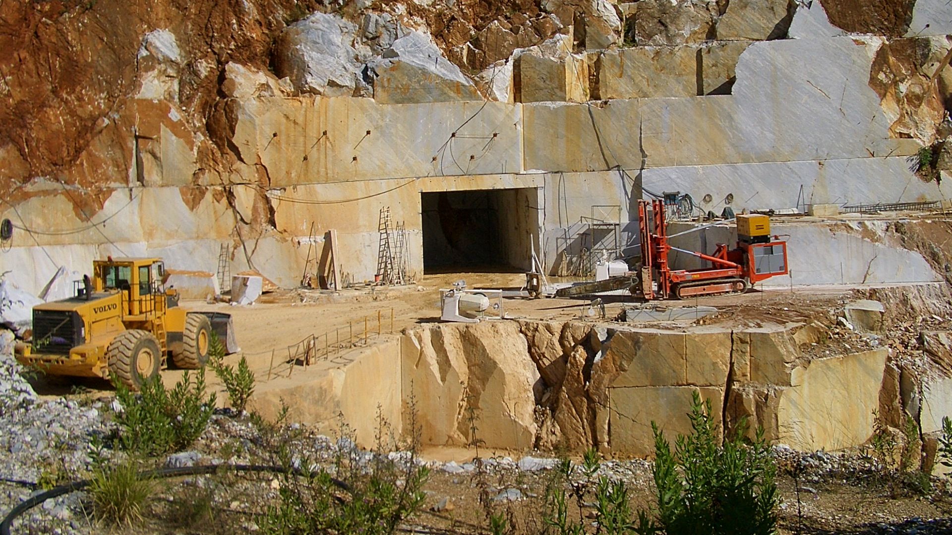 Marble quarries above Carrara, and the road that runs there on the slope of a steep valley, partly in tunnels