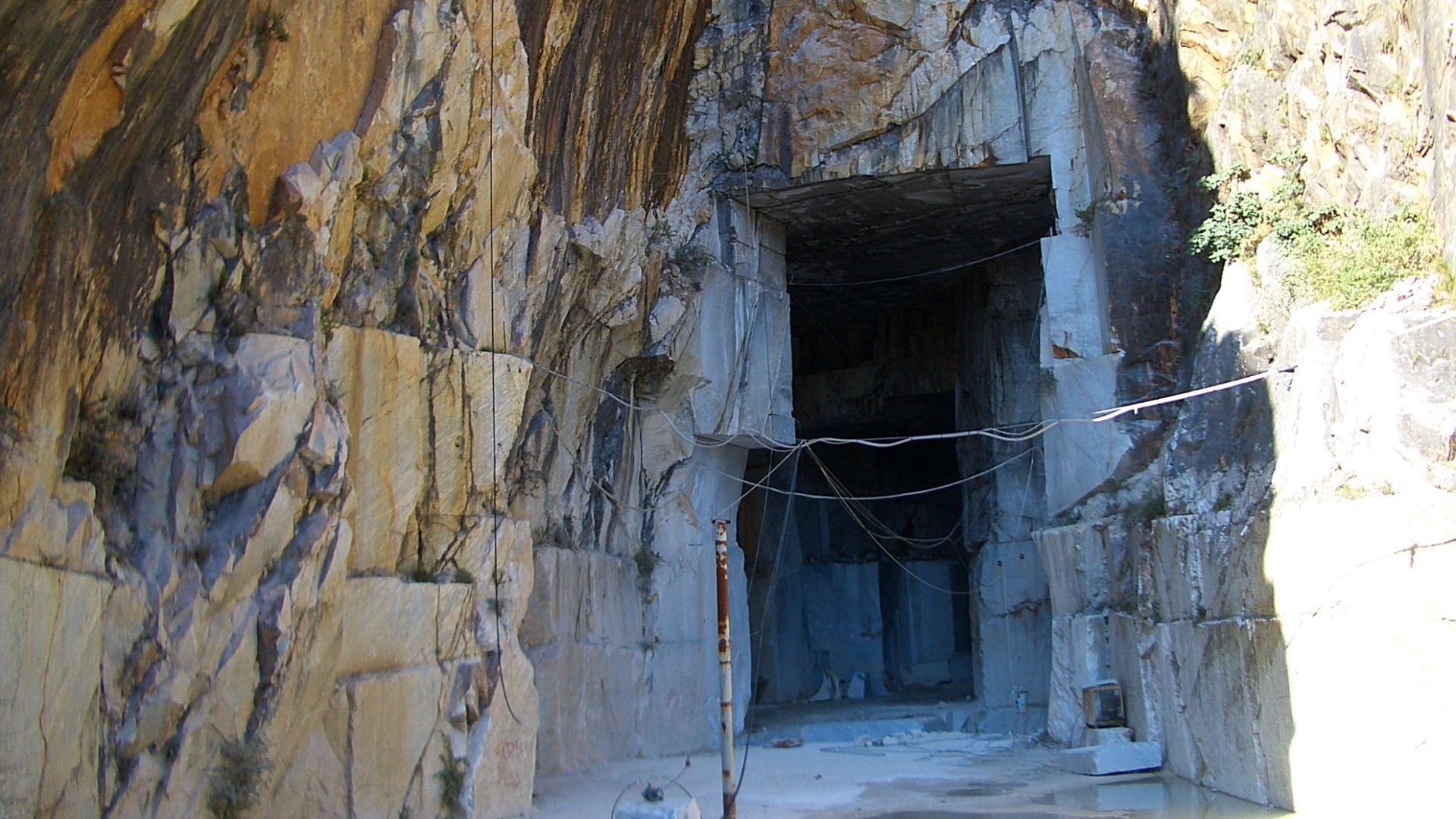 Marble quarries above Carrara, and the road that runs there on the slope of a steep valley, partly in tunnels