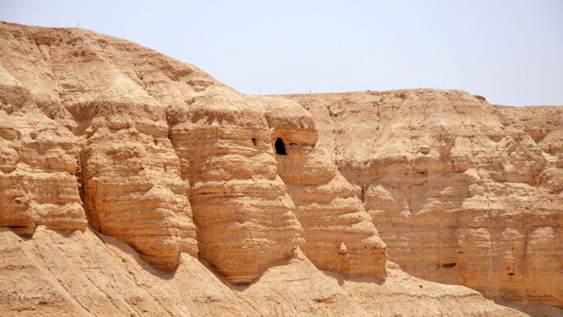 Qumeran's caves