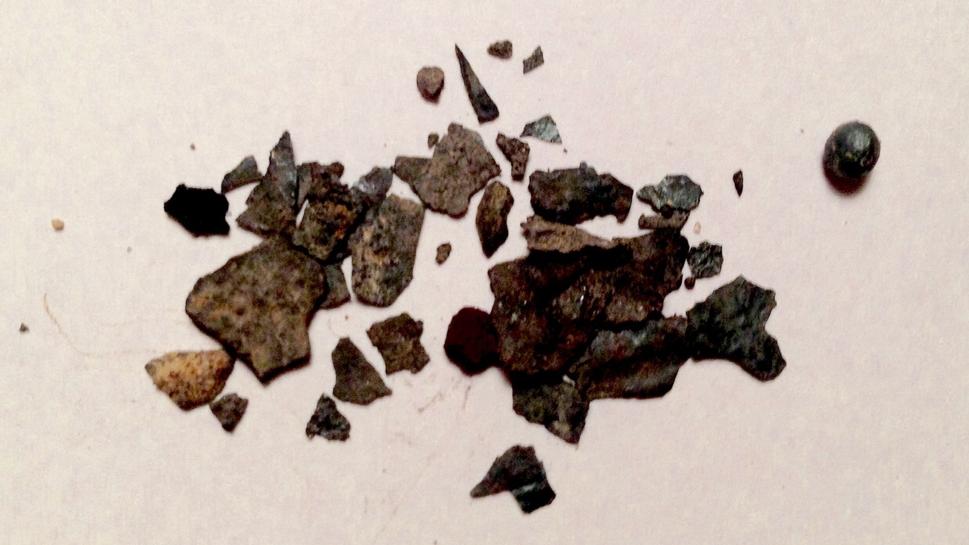 Flake hammerscale with a spheroid