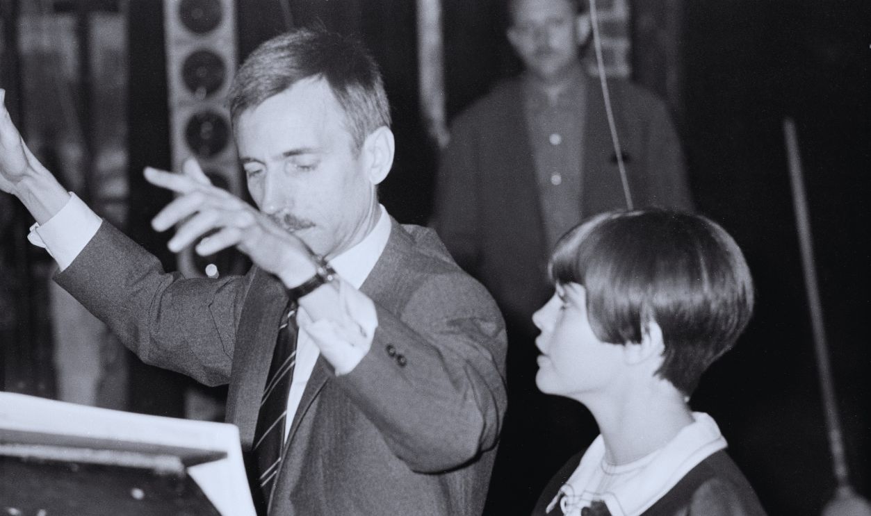 Gettyimages - 558673153, Mireille Mathieu La chanteuse Mireille Mathieu répète avec l'orchestre dirigé par Paul Mauriat (avant son concert le lendemain) à l'Olympia à Paris, France, le 14 spetembre 1966.