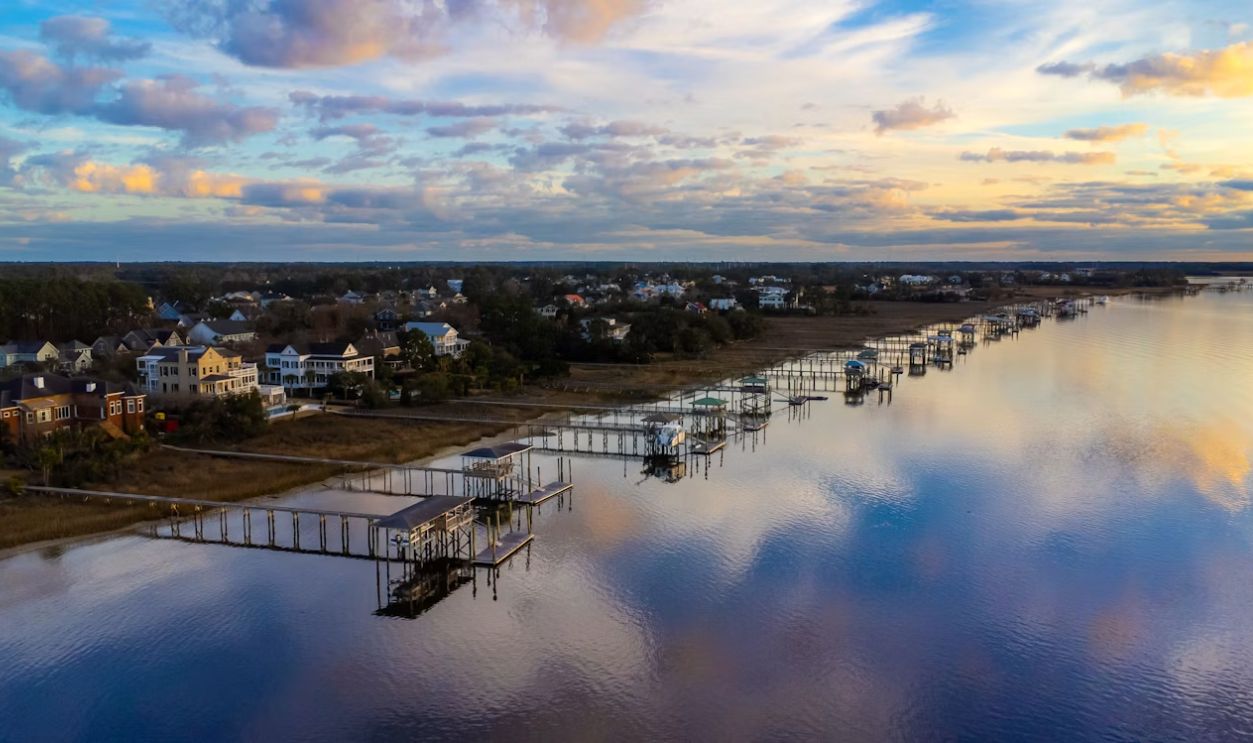 a body of water with a bunch of boats in it