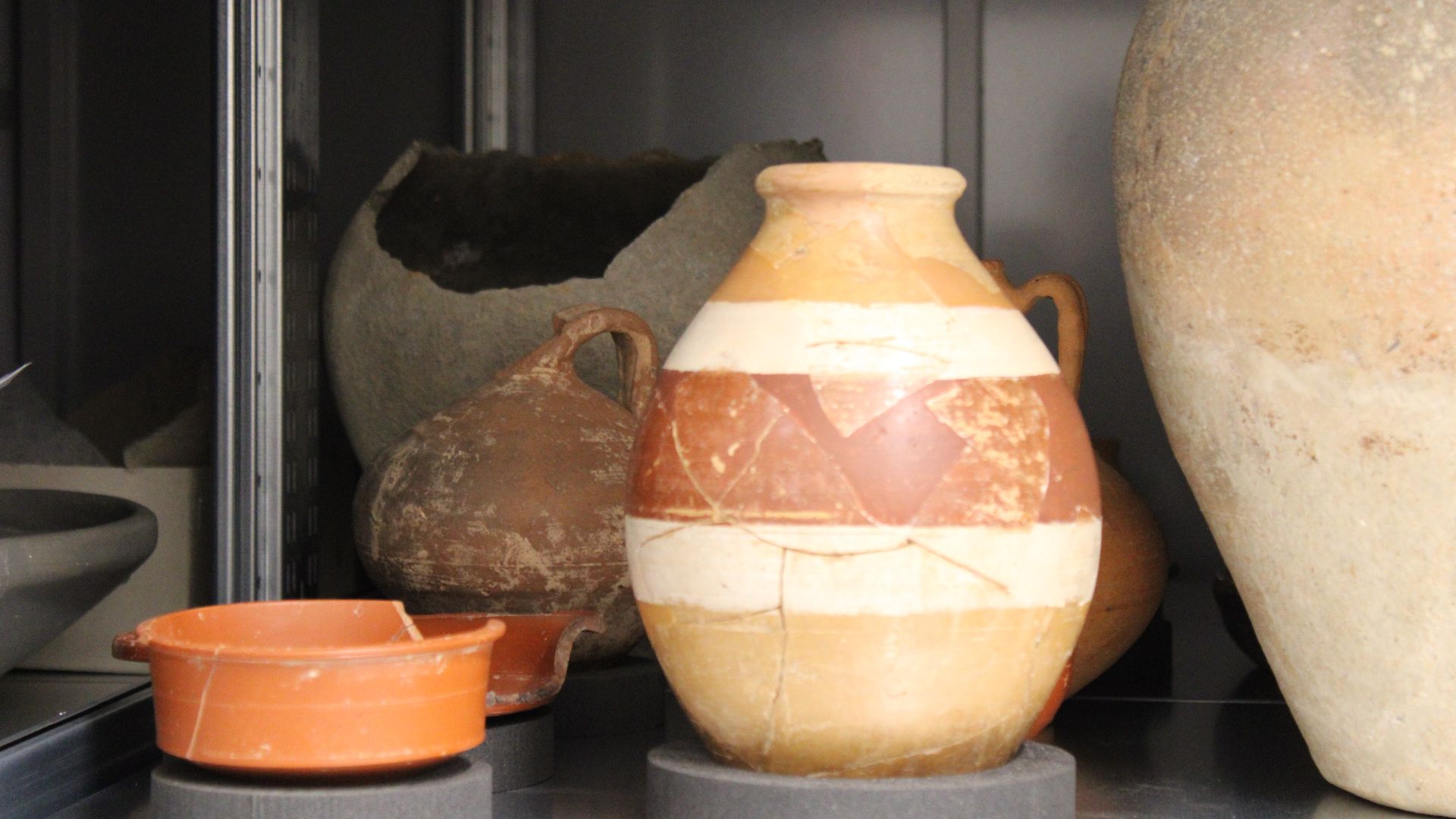 Archäologische Funde im Depotlager von der Sammlungszentrum Augusta Raurica.
Aufgenommen, während der Tag des offenen Türs, am 13. Mai 2023.