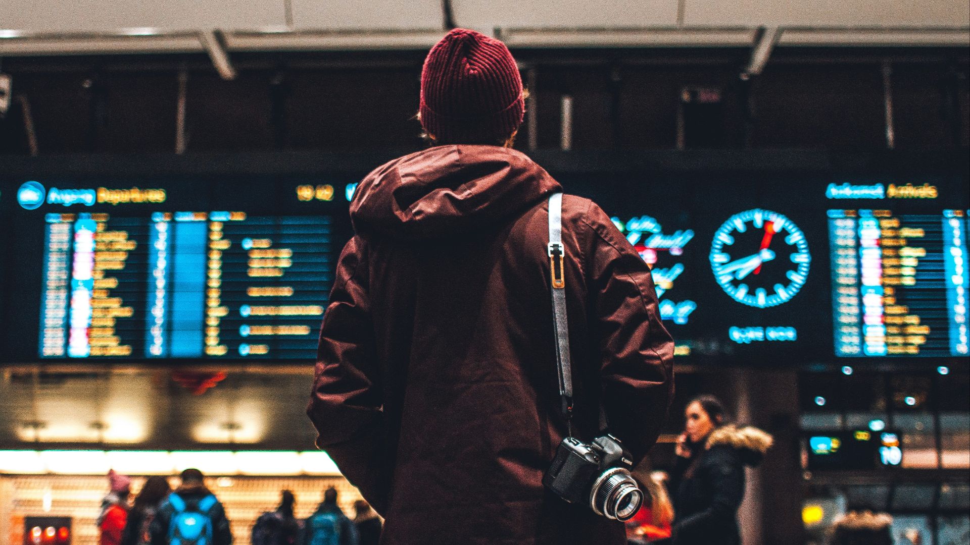 person looking up to the flight schedules