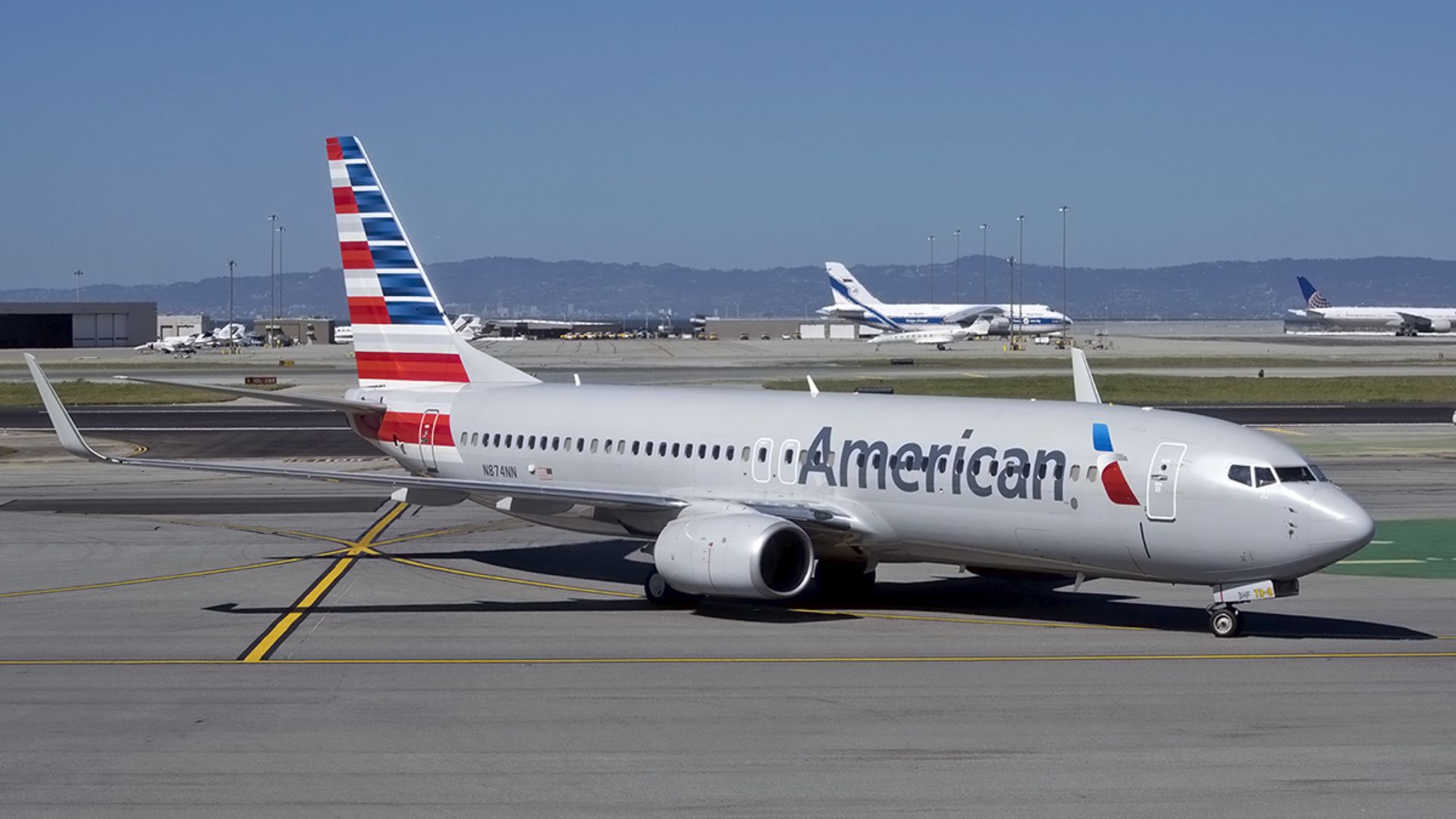 American Airlines Boeing 737-800 N871NN at SFO April 2017