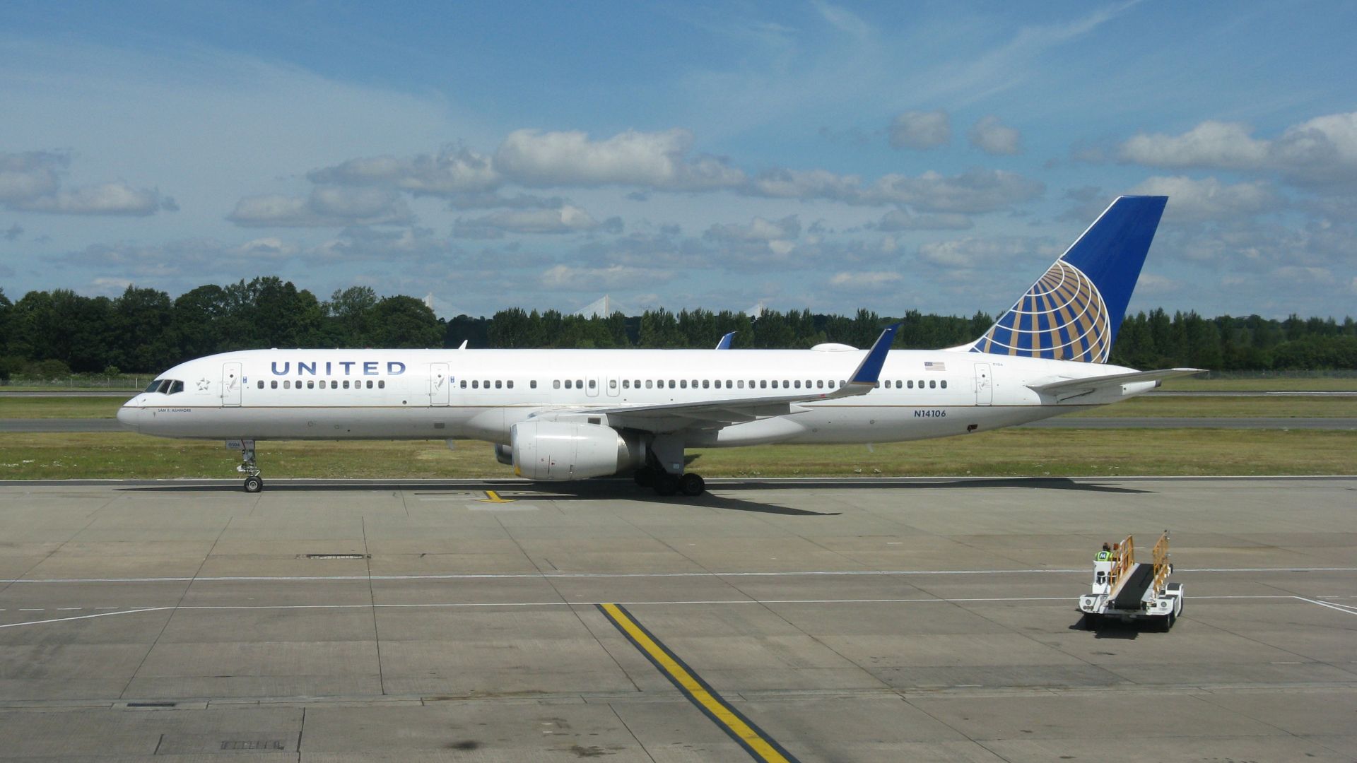 United Airlines 757 at Edinburgh