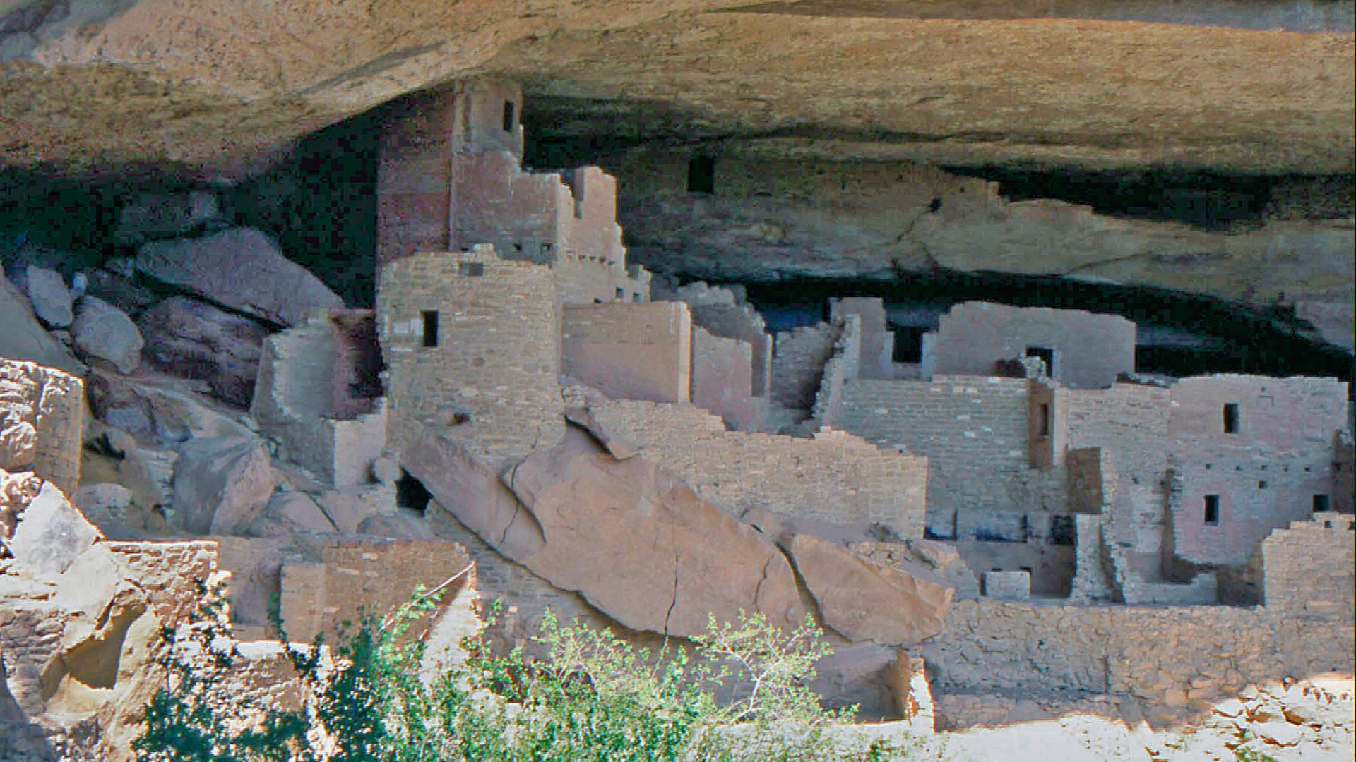 Mesa-Verde-Nationalpark (Colorado, USA): im Park befinden sich etwa 600 Cliff Dwellings (Felsenwohnungen der Anasazi-Indianer) in den Höhlen der Canyonwänden.
