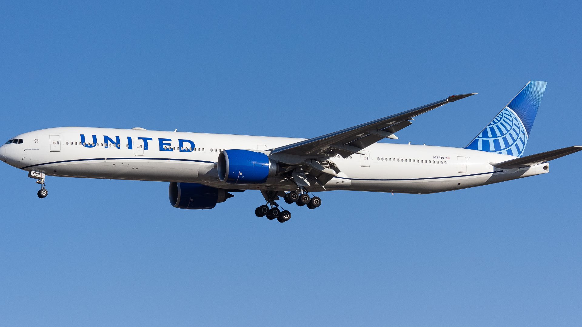 United 2822 from Chicago and Tokyo.