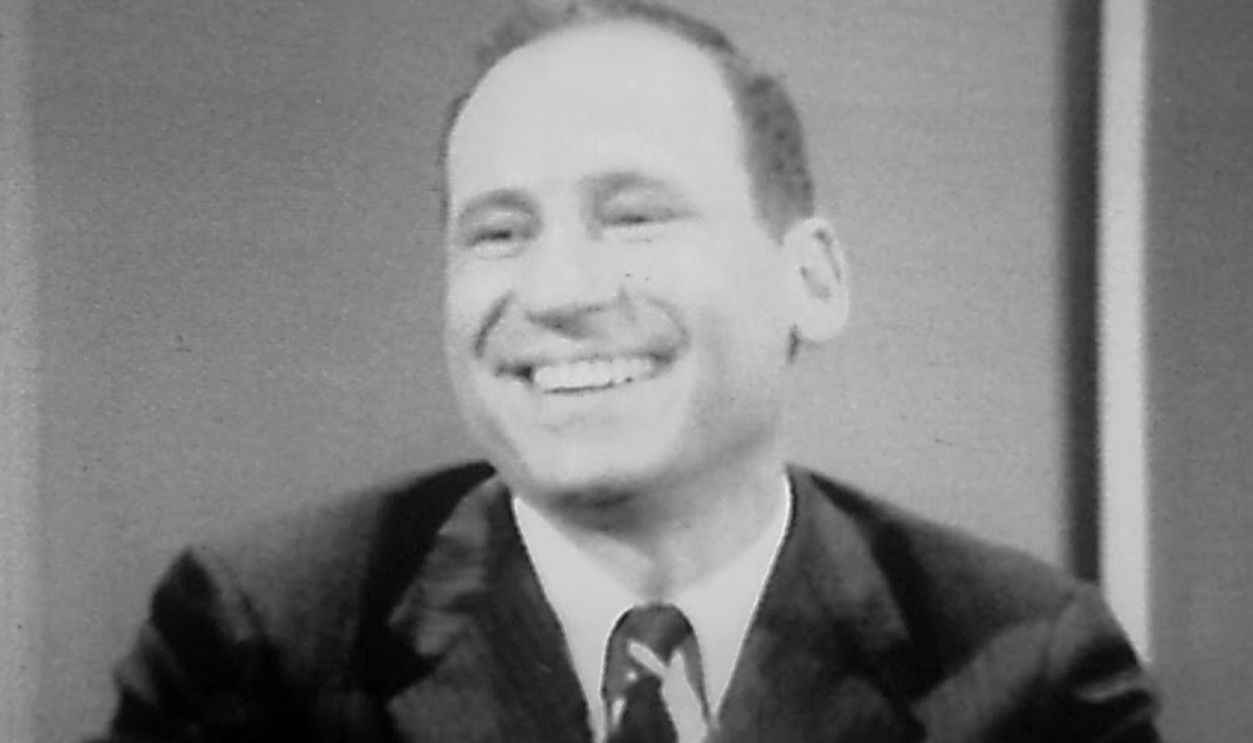 Screenshot from The Face Is Familiar (1966)
