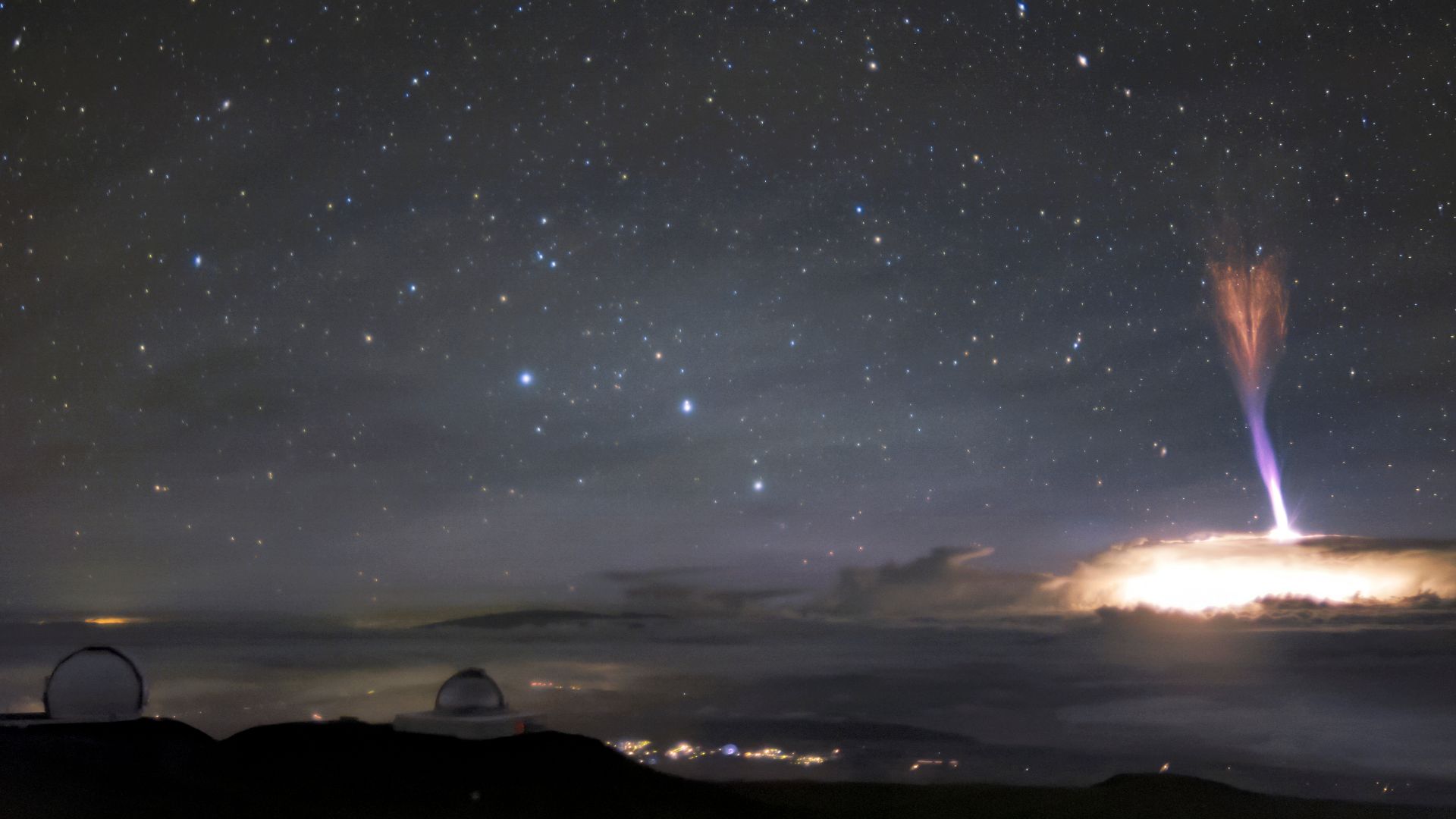Gigantic jet taken with automatic camera at the International Gemini Observatory's Gemini North, at 4,200 metres (13,800 ft) on Mauna Kea, Hawaii. The phenomenon was estimated to reach 50 to 90 kilometres (31 to 56 mi) in height.