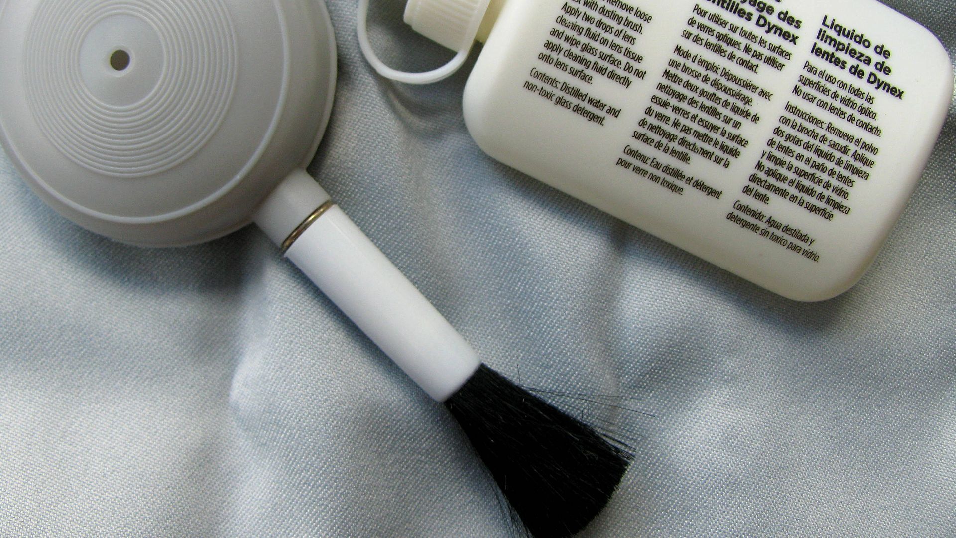 A simple lens cleaning kit, consisting of a detergent, microfiber cloth, and an anti-dust airbrush.