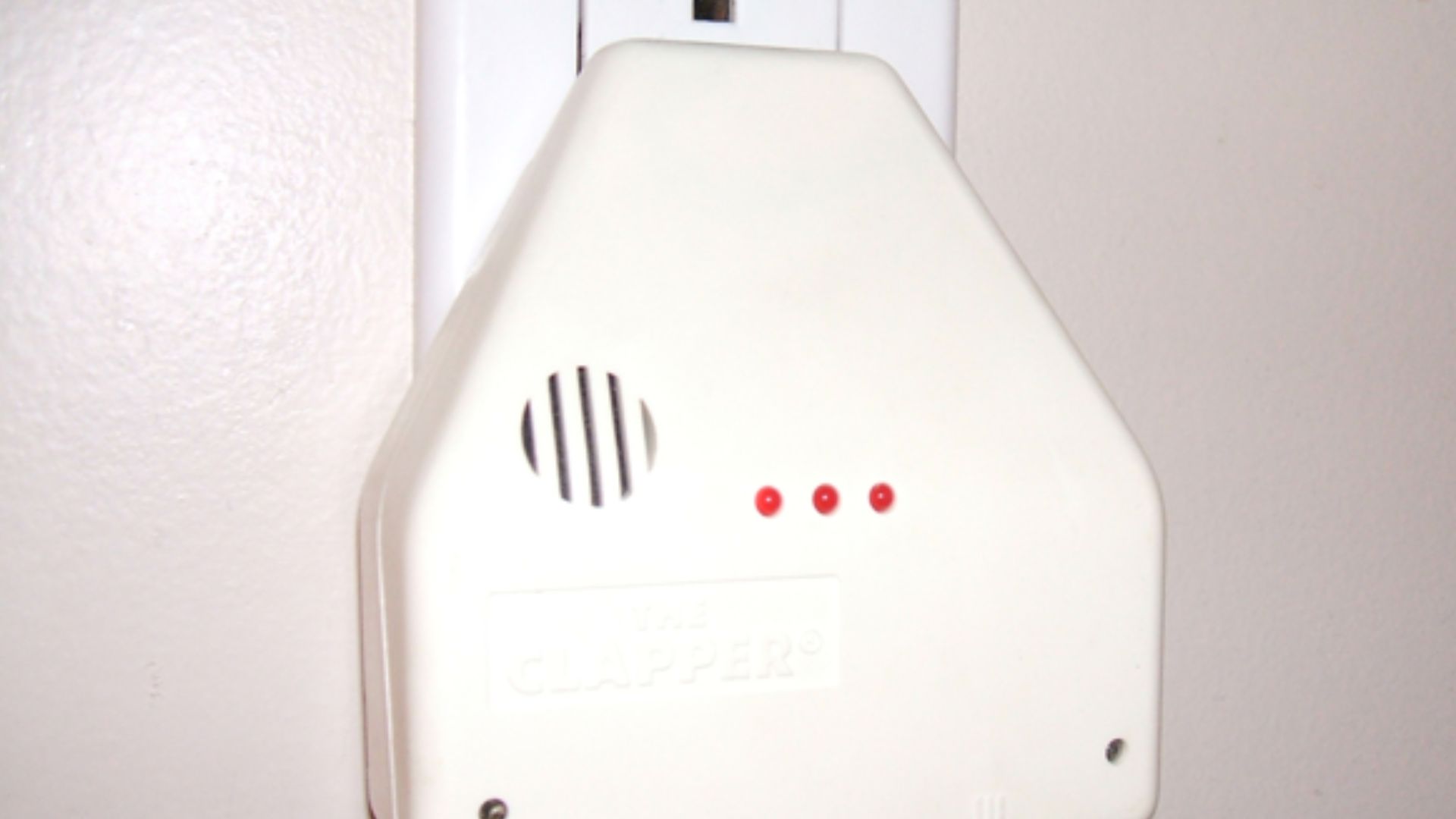 This is an image of The Clapper which I took myself on June 12, 2007. w:User talk:CharlesCharles 23:22, 12 June 2007 (UTC)