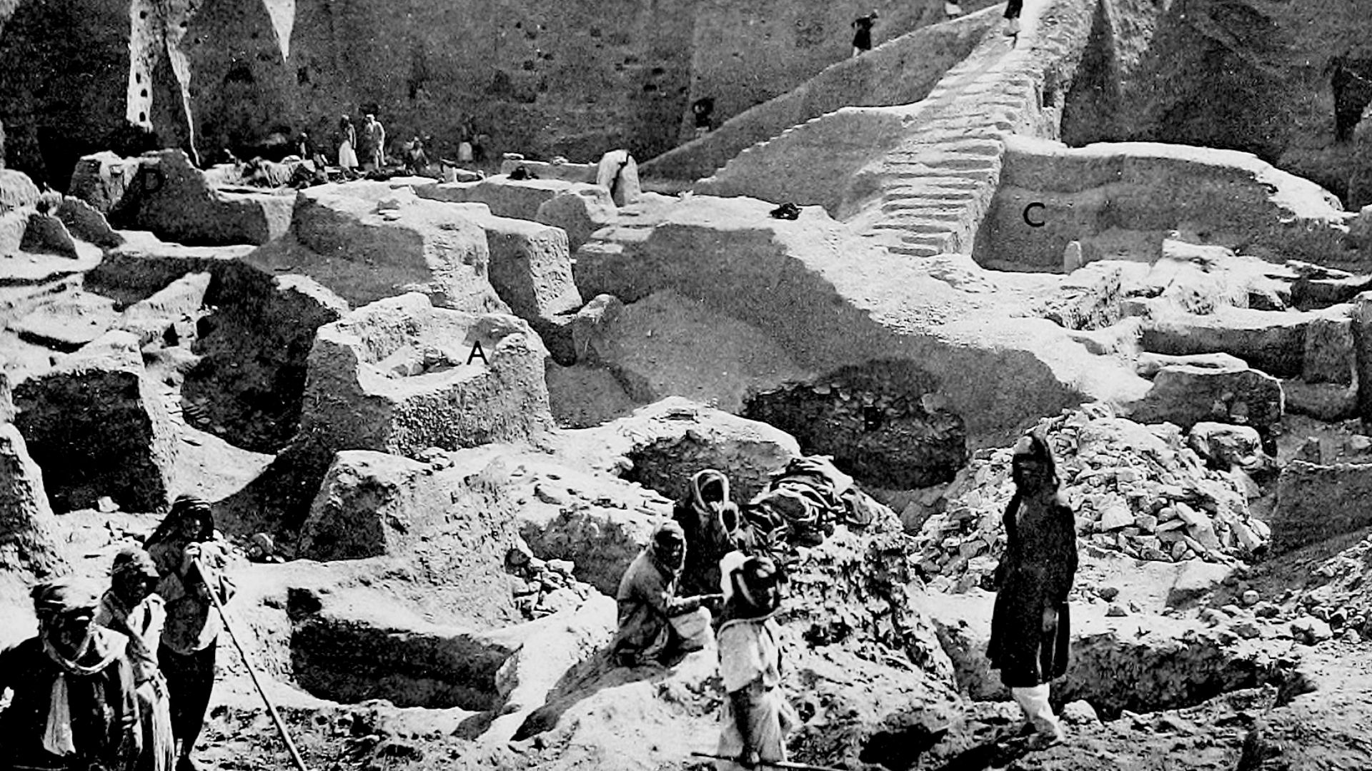 Royal Cemetery of Ur excavations (B&W)