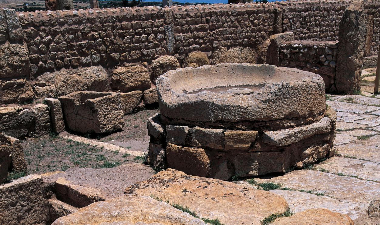 Gettyimages - 122318964, Tunisia, Kasserine Governatorate, Surroundings of Sbeitla, ruins of olive mill and olive press at archaeological site in Sufetula 