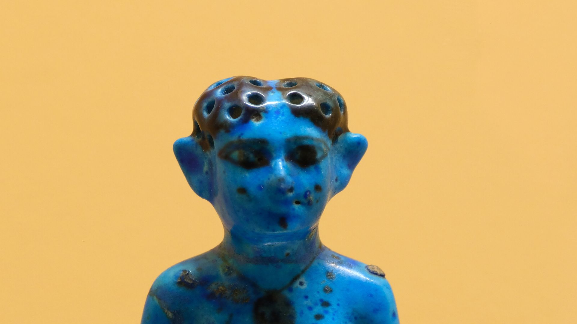 File:Figurine féminine - Musée du Louvre Antiquités égyptiennes E 10942.jpg
