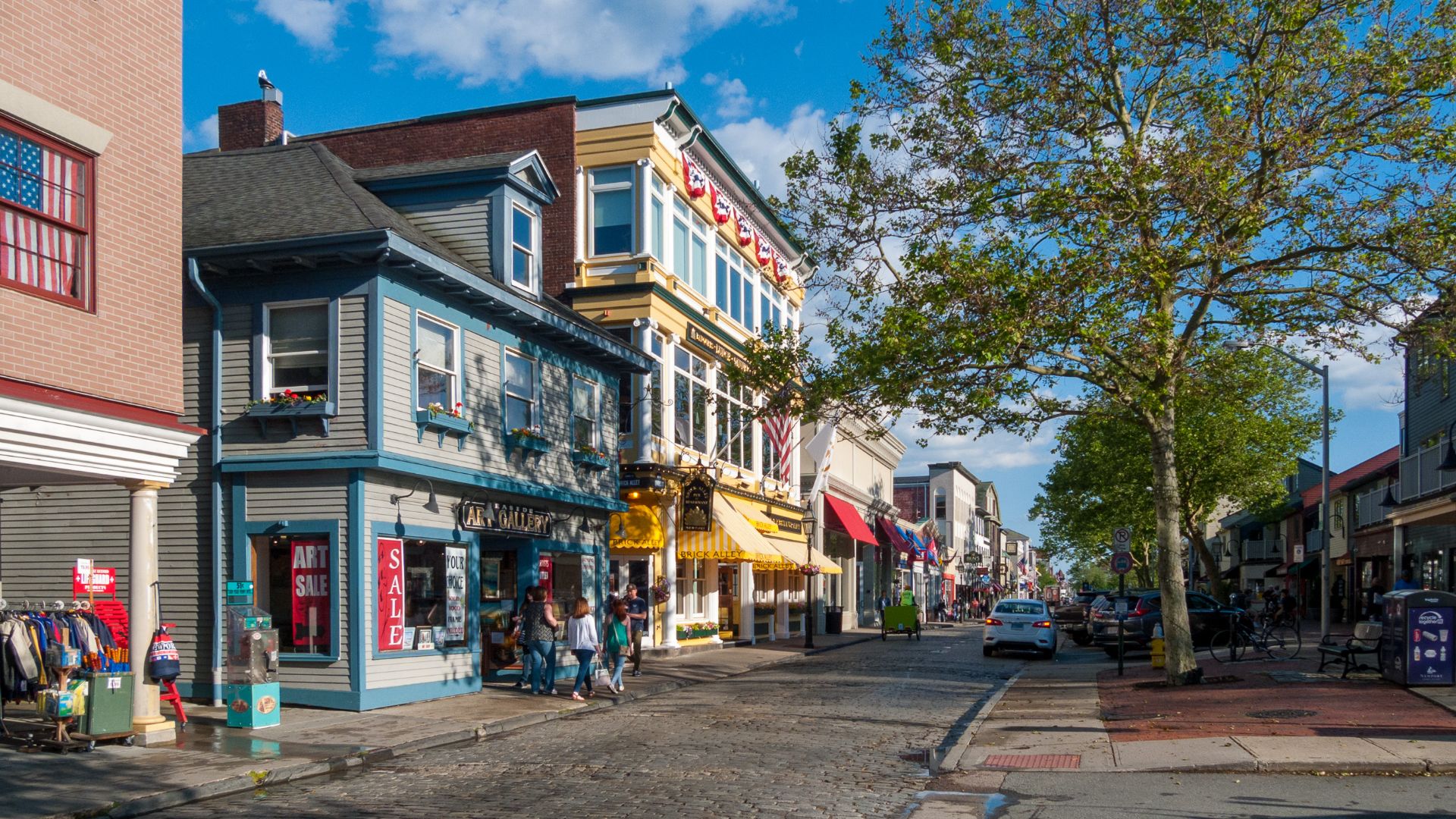 Shopping on Thames Street, Newport, Rhode Island