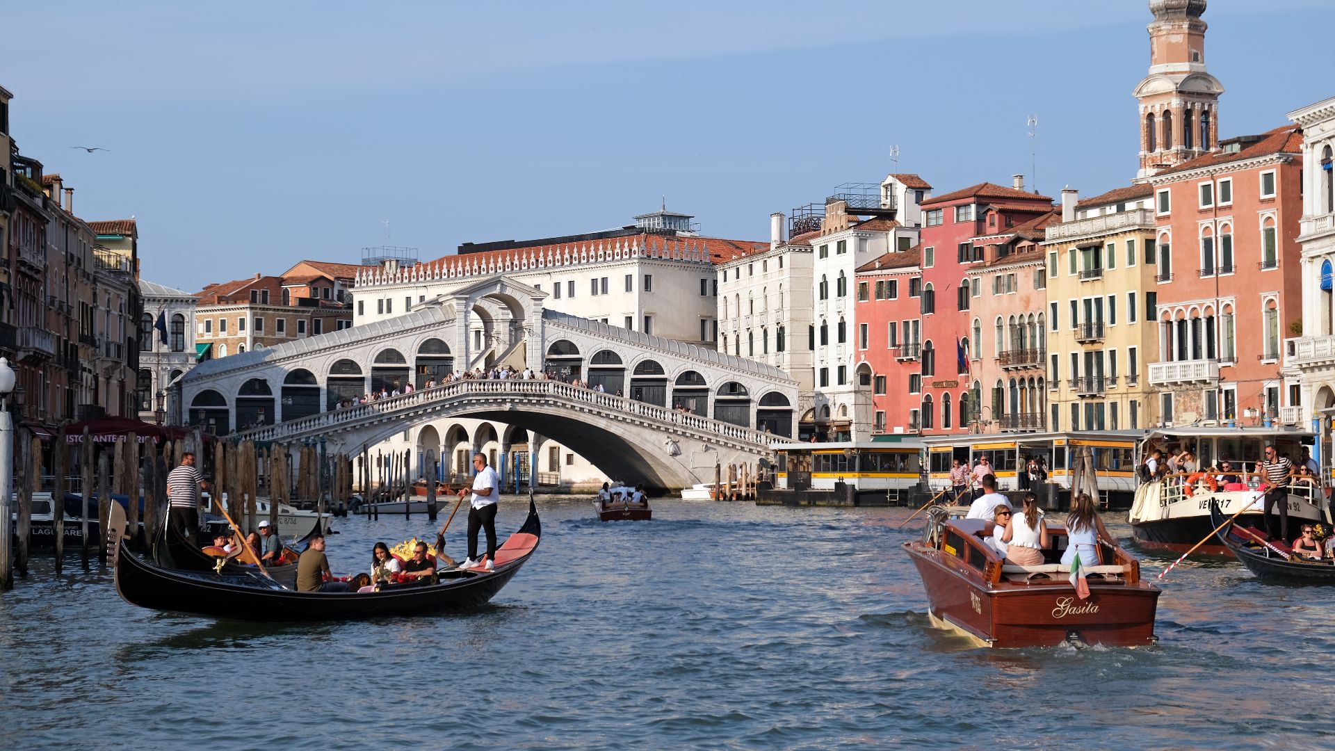 Rialto bridge, Venice.