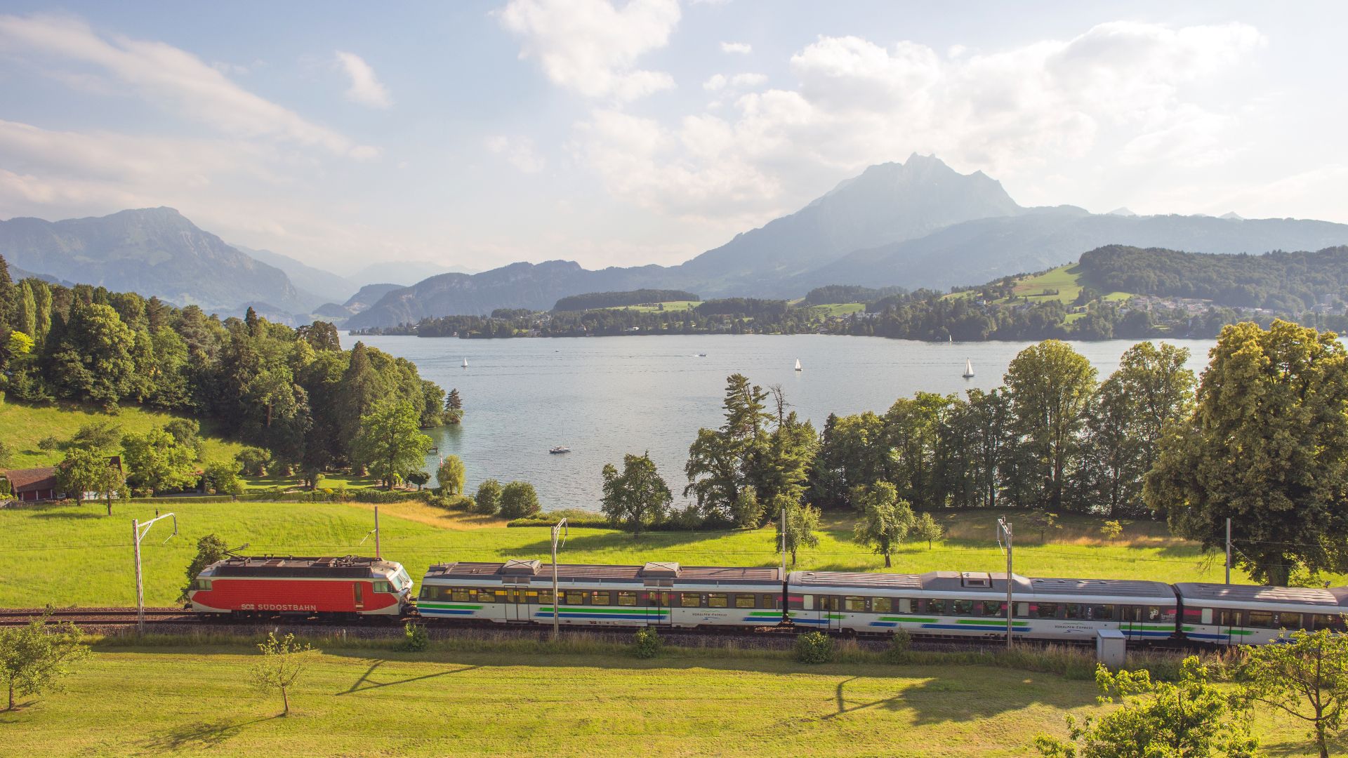 Voralpen-Express beim Vierwaldstättersee