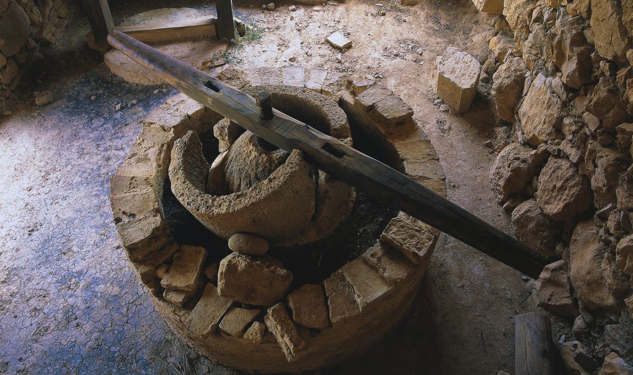 Gettyimages - 122221792, Morocco, Meknes-El Menzeh, Reconstruction of Roman olive-press at Ancient city of Volubilis 
