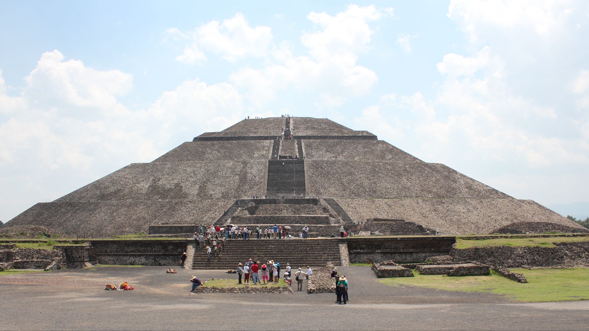 Teotihuacan, Pyramid of the Sun
Teotihuacan was an ancient Mesoamerican city located in a sub valley of the Valley of Mexico, located in the State of Mexico near modern-day Mexico City, known today as the site of many of the most architecturally significa