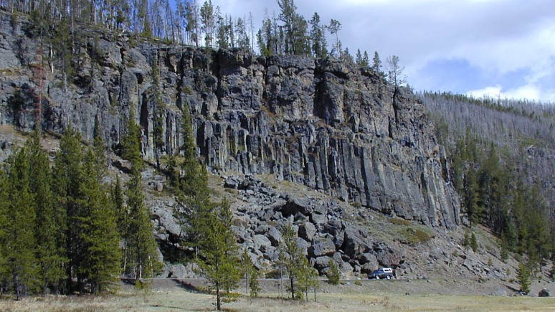 Obsidian cliff cleavage