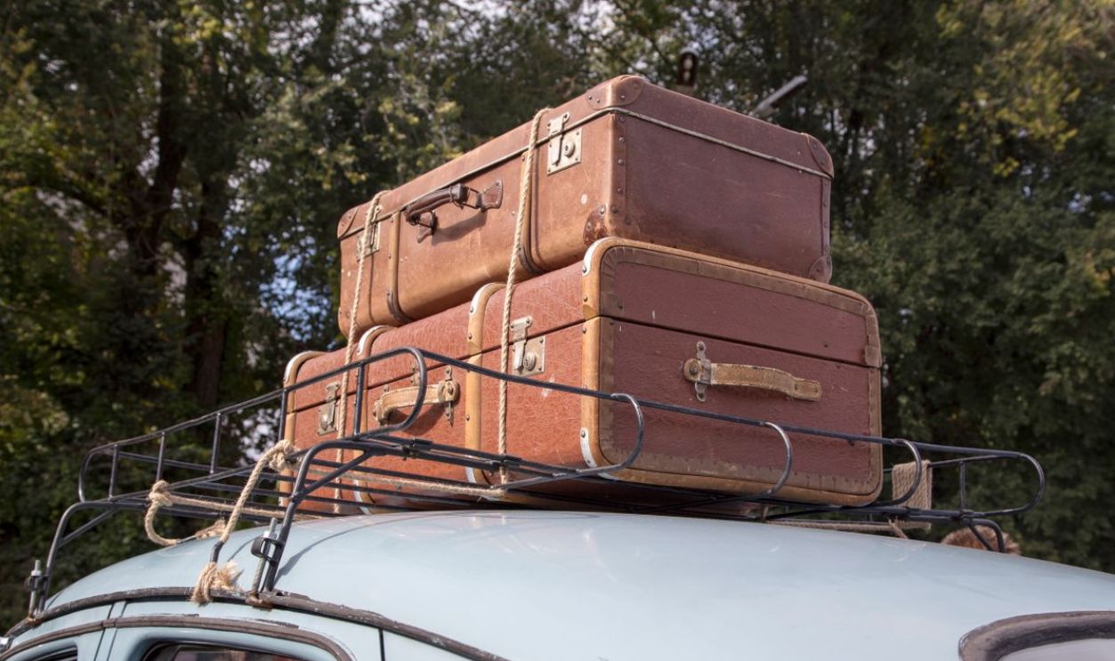 Roof rack with luggage