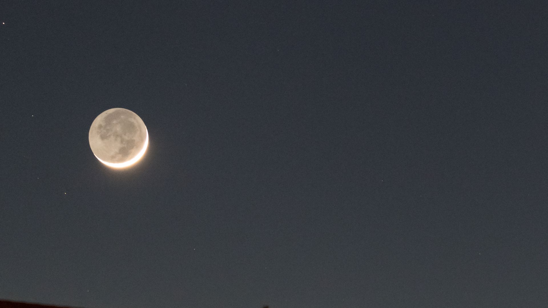 4% Illuminated Crescent Moon and Venus