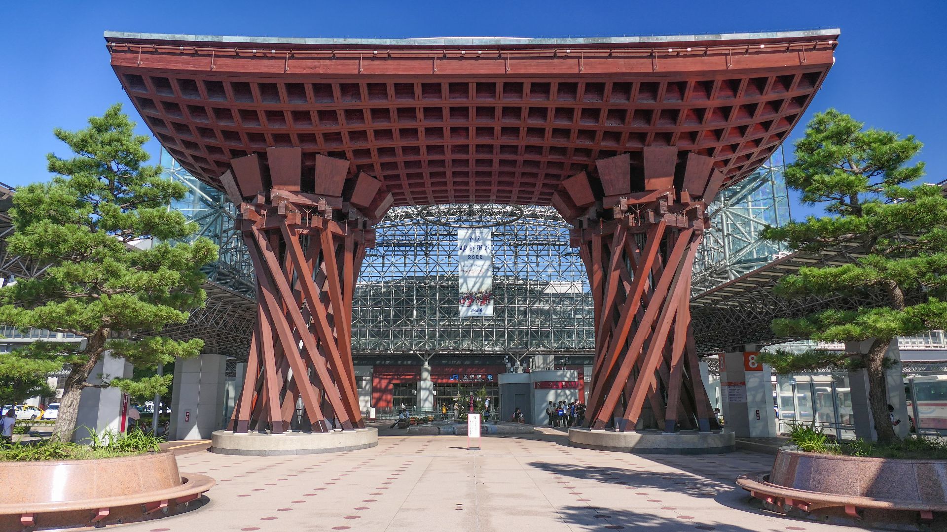 Tsuzumi-mon gate built at the Kenrokuen entrance of Kanazawa station