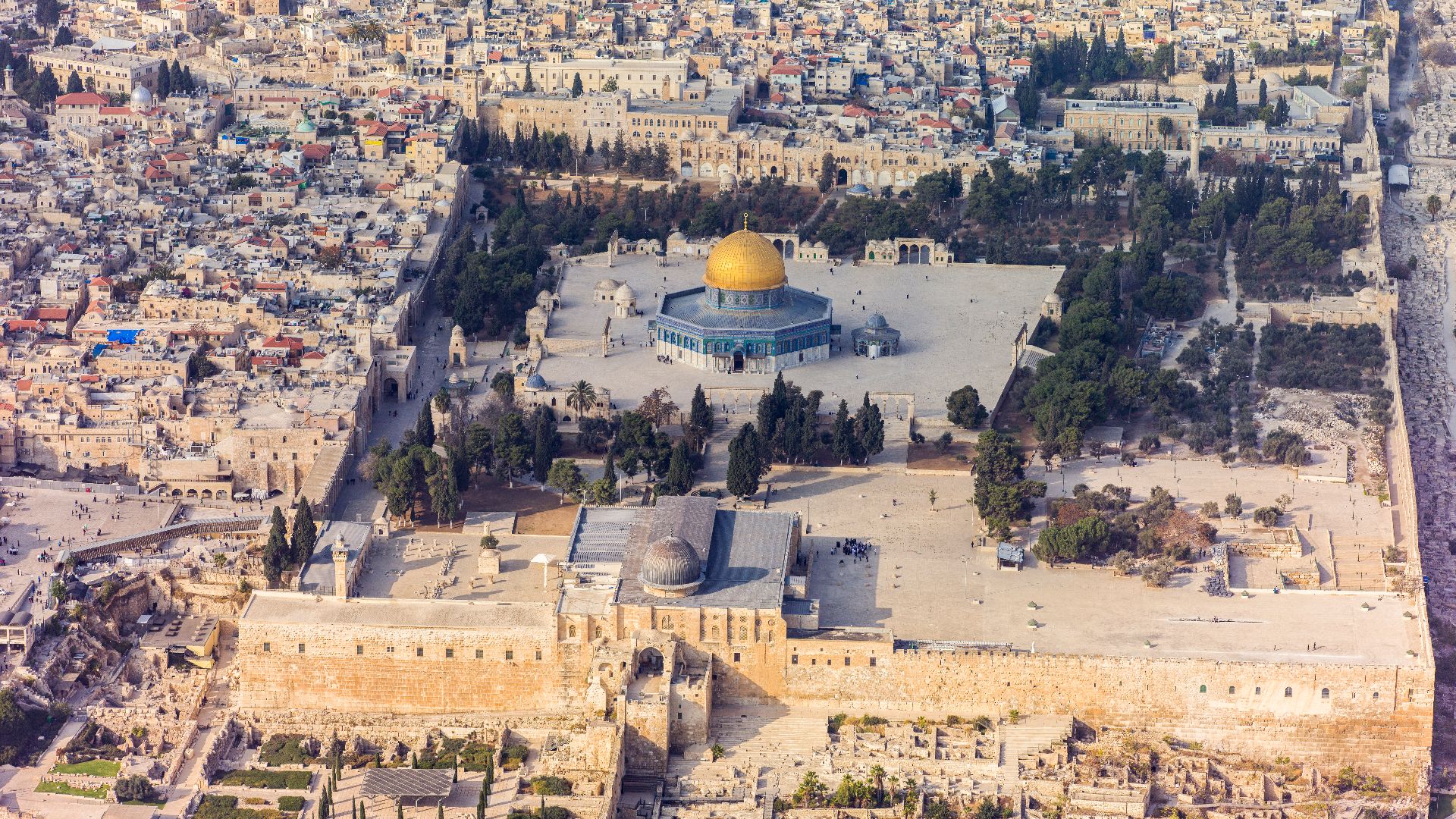 Southern aerial view of the Temple Mount (Hebrew: הַר הַבַּיִת‎, Har HaBáyit, Arabic: الحرم الشريف‎, al-Ḥaram al-Šarīf), showing, Al-Aqsa Mosque (Hebrew: הַר הַבַּיִת‎, Arabic: المسجد الأقصى المبارك‎) in the Old City of Jerusalem (Hebrew: העיר העתיקה‎, Ar
