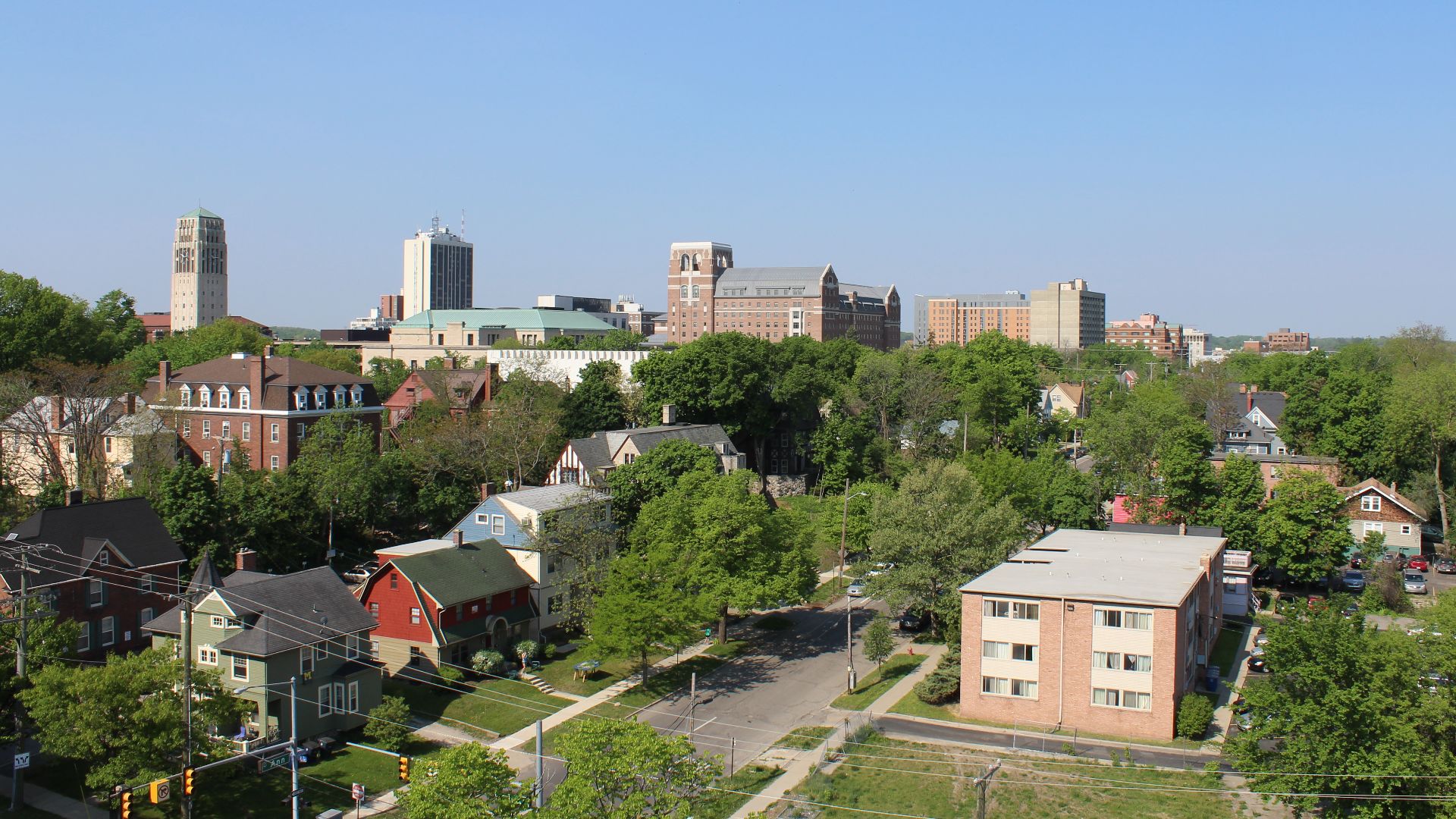 Ann Arbor Michigan skyline viewed from the Ann Street Parking Structure. 
Camera location42° 16′ 58.1″ N, 83° 44′ 06.49″ W View this and other nearby images on: OpenStreetMap 42.282806;  -83.735136