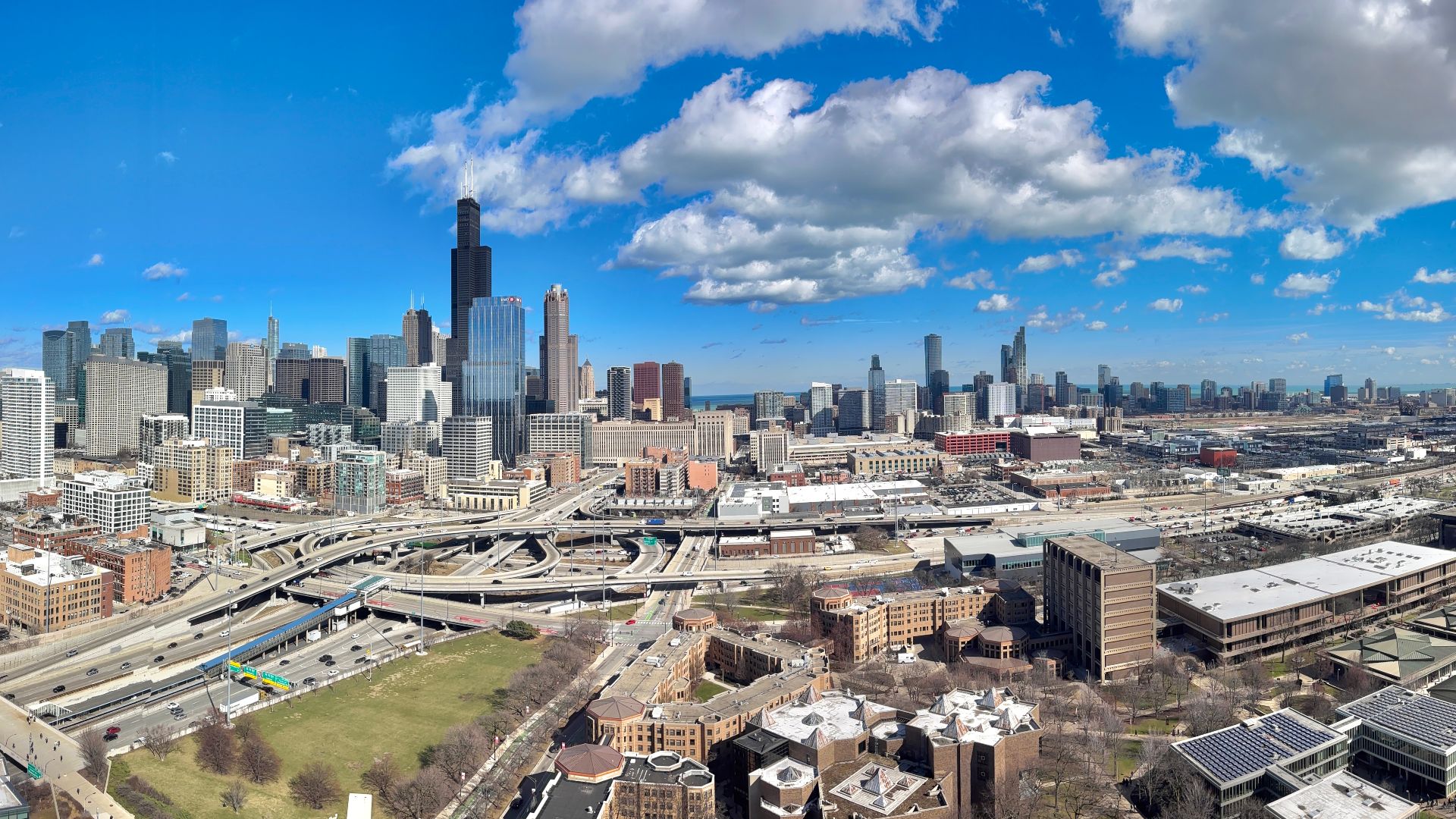 A view of the Chicago skyline from the 28th floor of UIC’s University Hall.