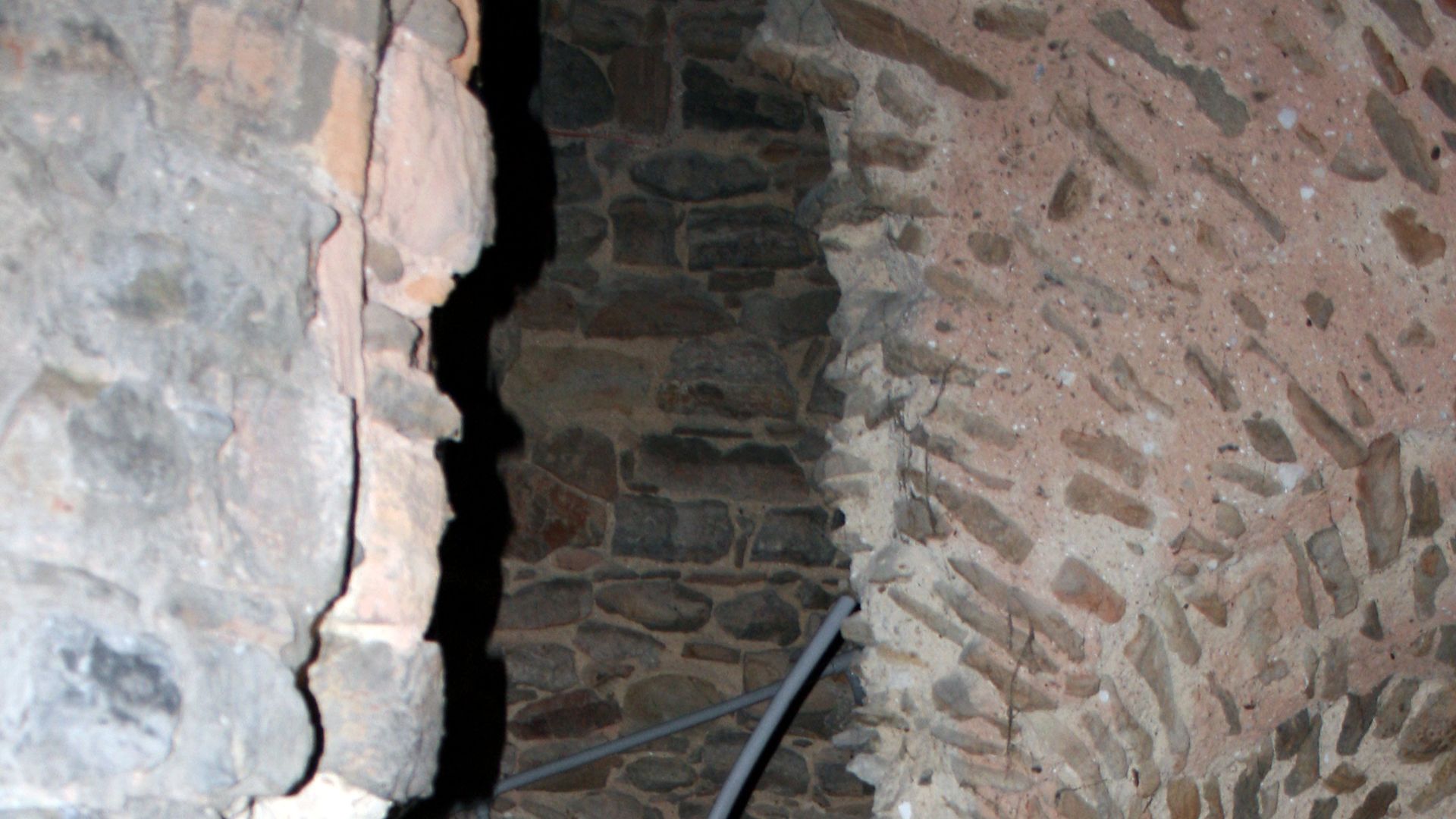 Rochester Castle - Spiral Staircase - Kent, England - Sunday November 25th 2007.
These stairs have been here for almost 1000 years - So I guess they weren't as dodgy as they are today, but without the handrail I guess they would have been worse, consideri