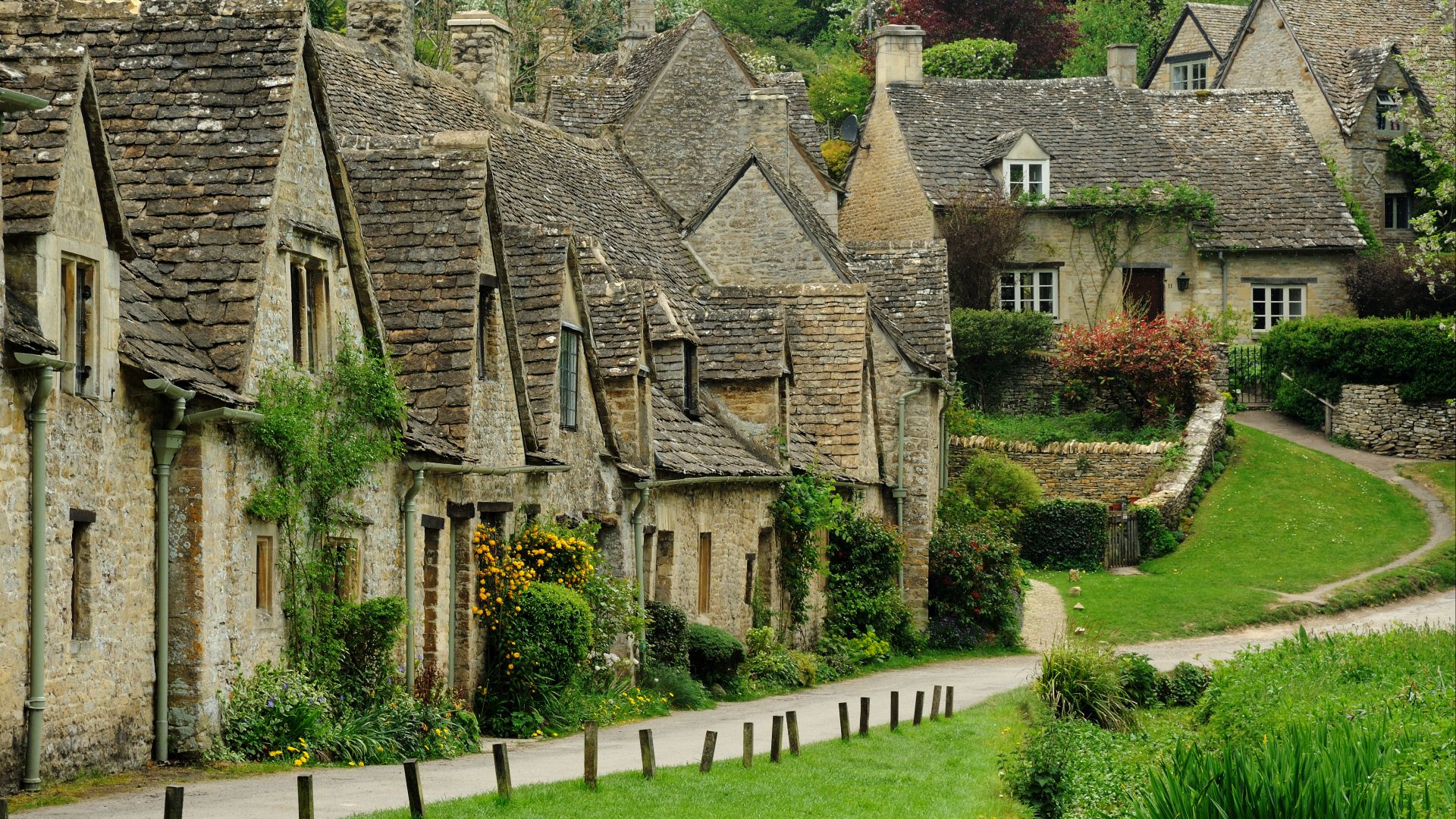 Arlington Row in Bibury, Gloucestershire was built in 1380 as a monastic wool store. The buildings were converted into weavers' cottages in the 17th century.