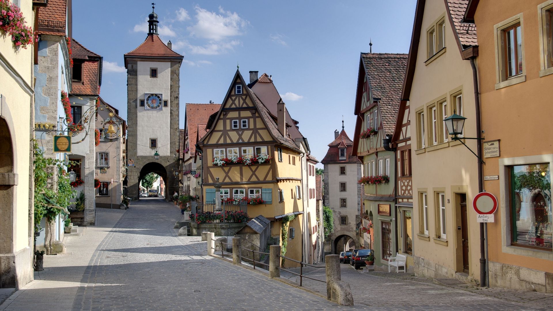 Rothenburg ob der Tauber, the place is called Plönlein a former marketplace, on the left side the Siebers-gate on the right the Kobolzeller-gate. This is one of the most photographed and painted places in Germany