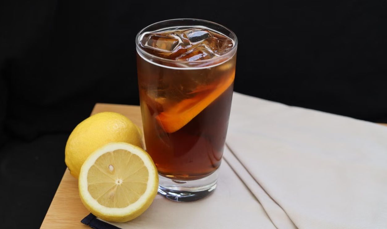 Refreshing iced tea with ice cubes and lemon slices, perfect for a hot day
