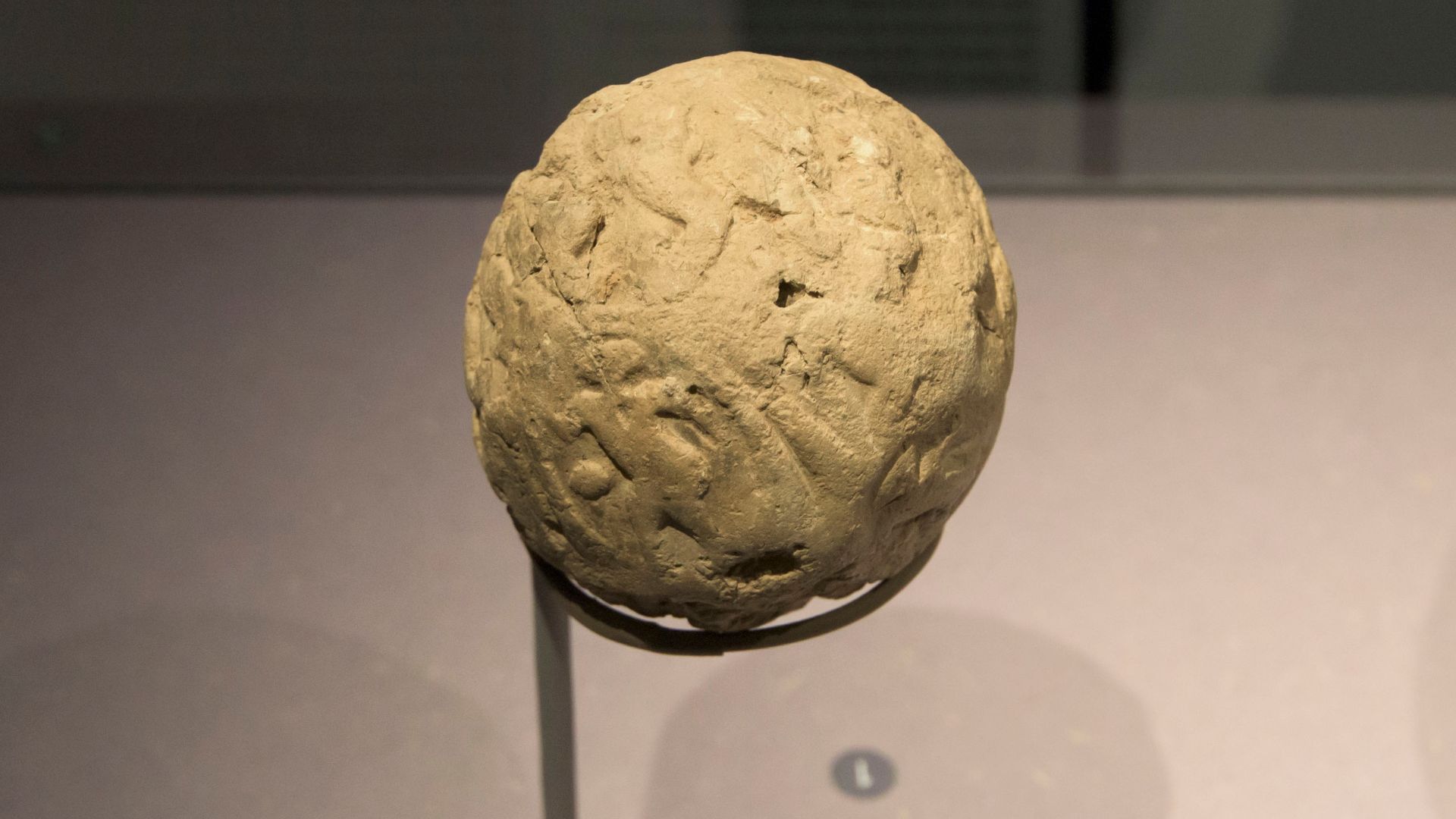 Accounting tablet on display at the Drents museum (Assen, Netherlands), on loan from the National Museum of Iran, Tehran. The object is dated 3200 BCE and originates from Susa.
