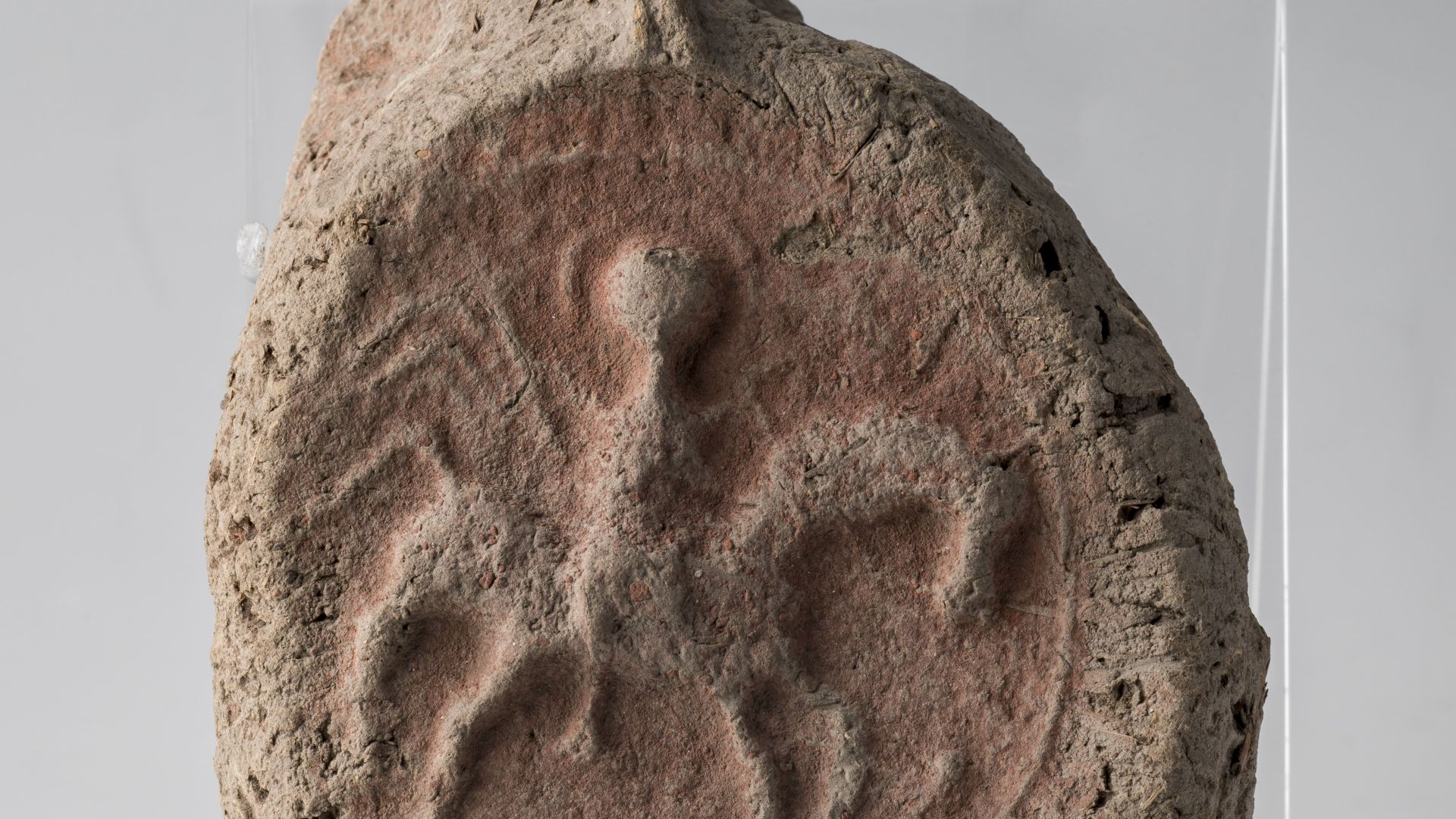 File:Stamped clay sealing (bulla) with a knight, possibly a saint Clay - Museo Egizio, Turin S 2313 p01.jpg