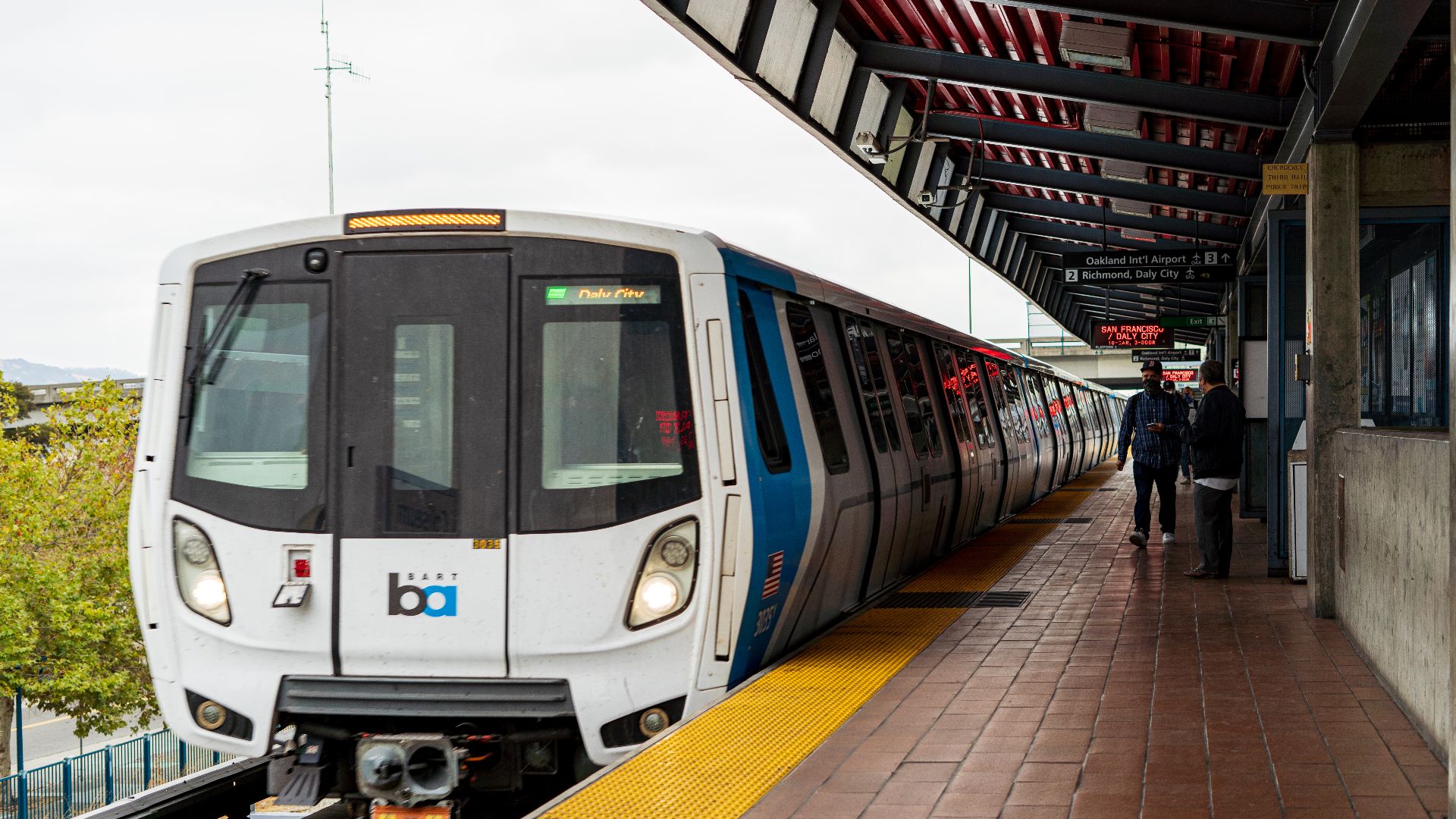 Daly City-bound BART train pulling into Coliseum station in September 2021