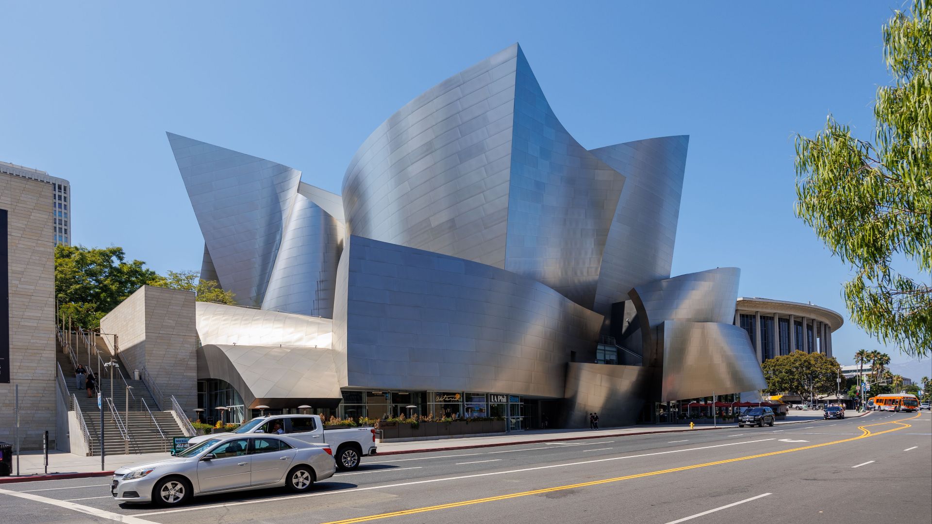 Modern architecture of the Walt Disney Concert Hall in Los Angeles under clear blue sky.
