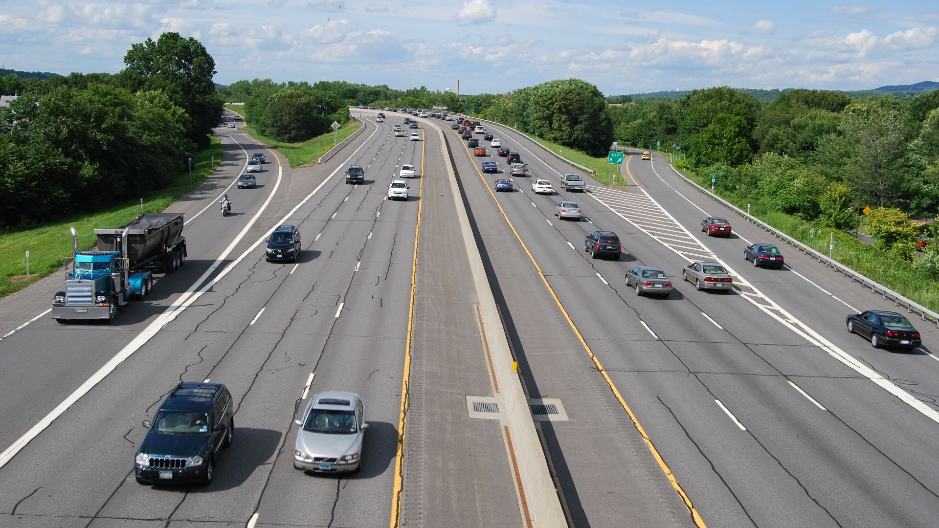 North end of Interstate 787, an auxiliary Interstate Highway that connects the cities of Albany and Troy in the US state of New York. The image is taken from the Congress Street Bridge, and overpass. It clearly shows the diamond interchange of Exit 8.