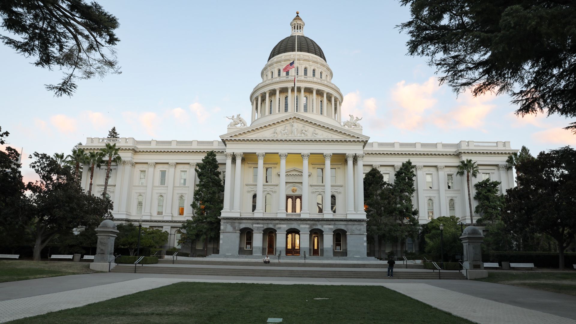 California State Capitol view right before the sunset from the entrance side.