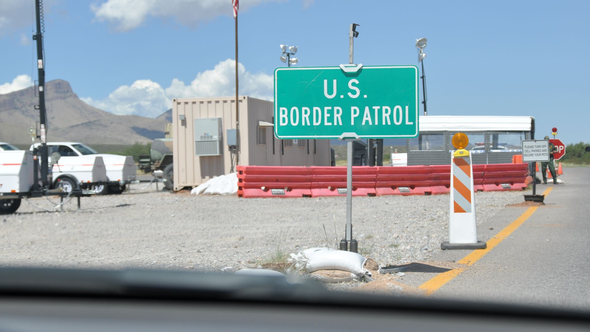 Sign for an unconstitutional highway checkpoint by the US border patrol in the state of Arizona.