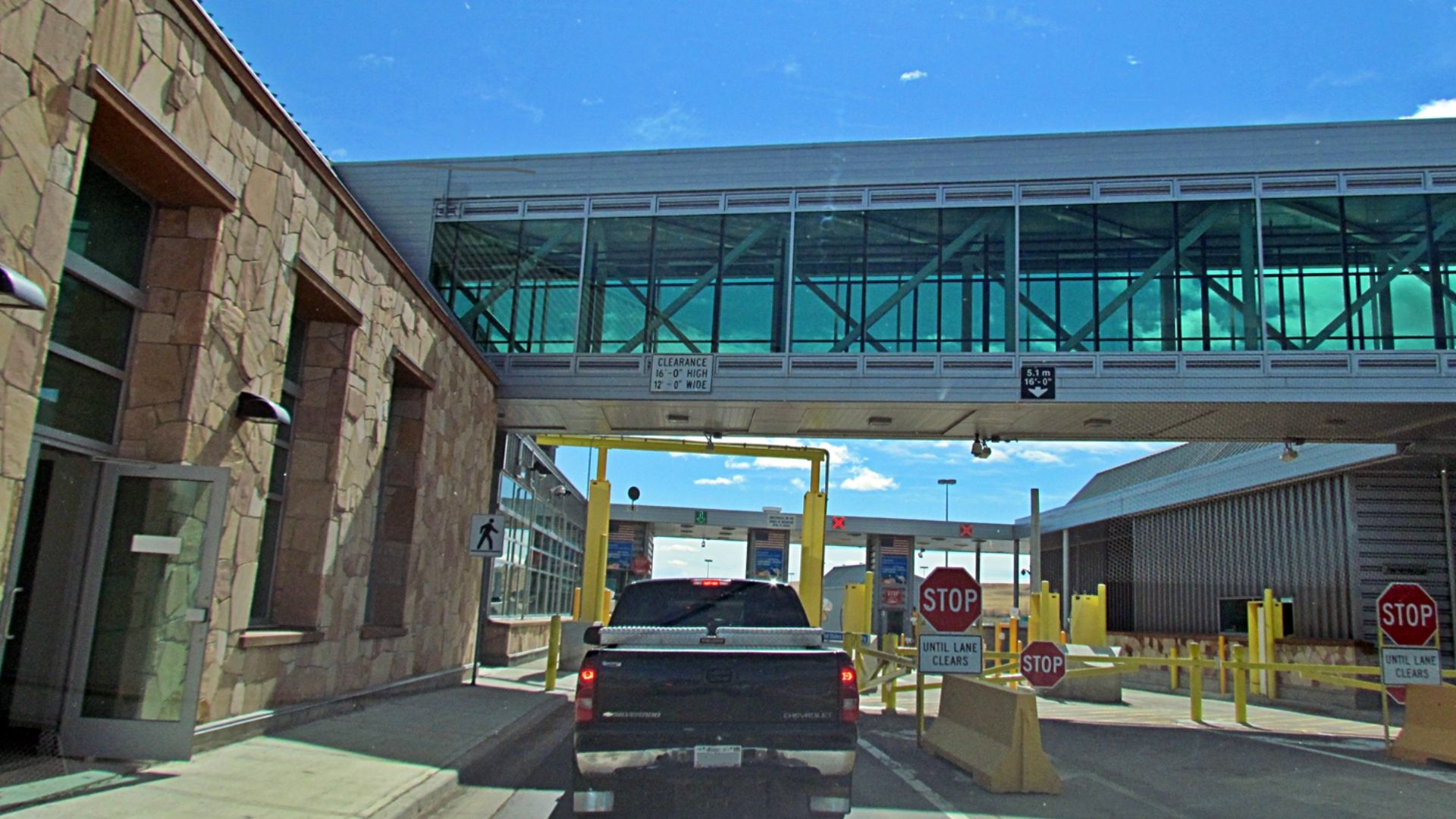Coutts, Alberta border crossing into the USA
In 2004, a joint border facility opened in Coutts, Alberta – Sweet Grass, Montana, housing both Canadian and American federal authorities.
Coutts is a village in Alberta and the location of one of the busiest C