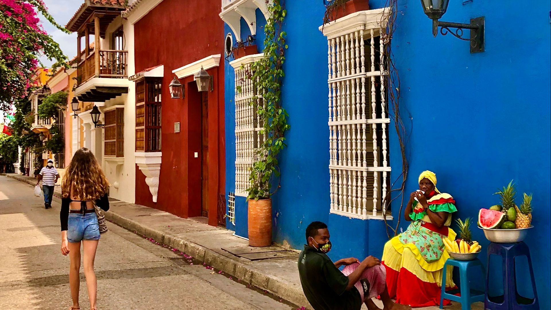 Vibrant urban life in Cartagena featuring colorful colonial architecture and local vendors.