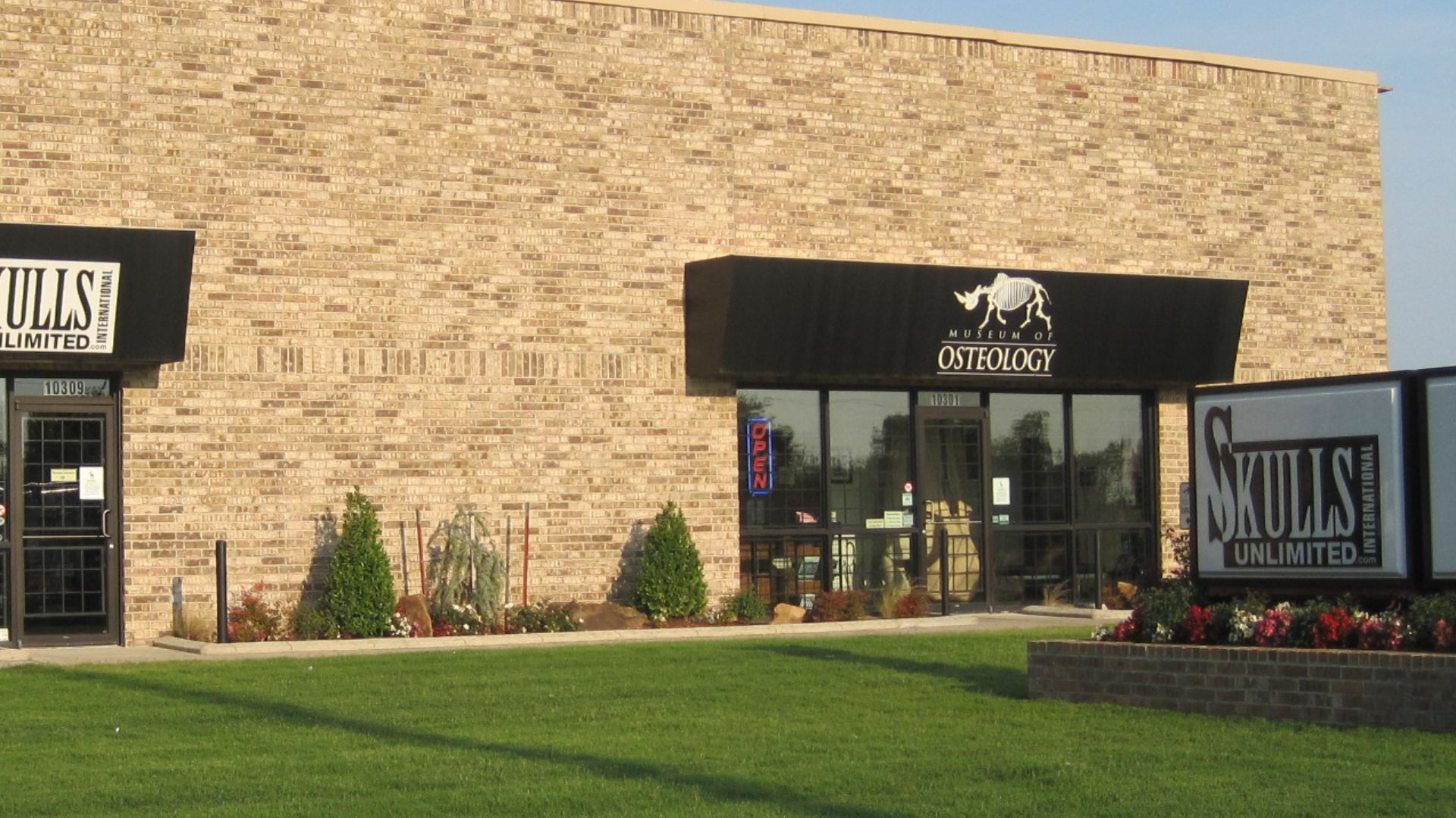 Skulls Unlimited corporate office and the Museum of Osteology, August 2013.